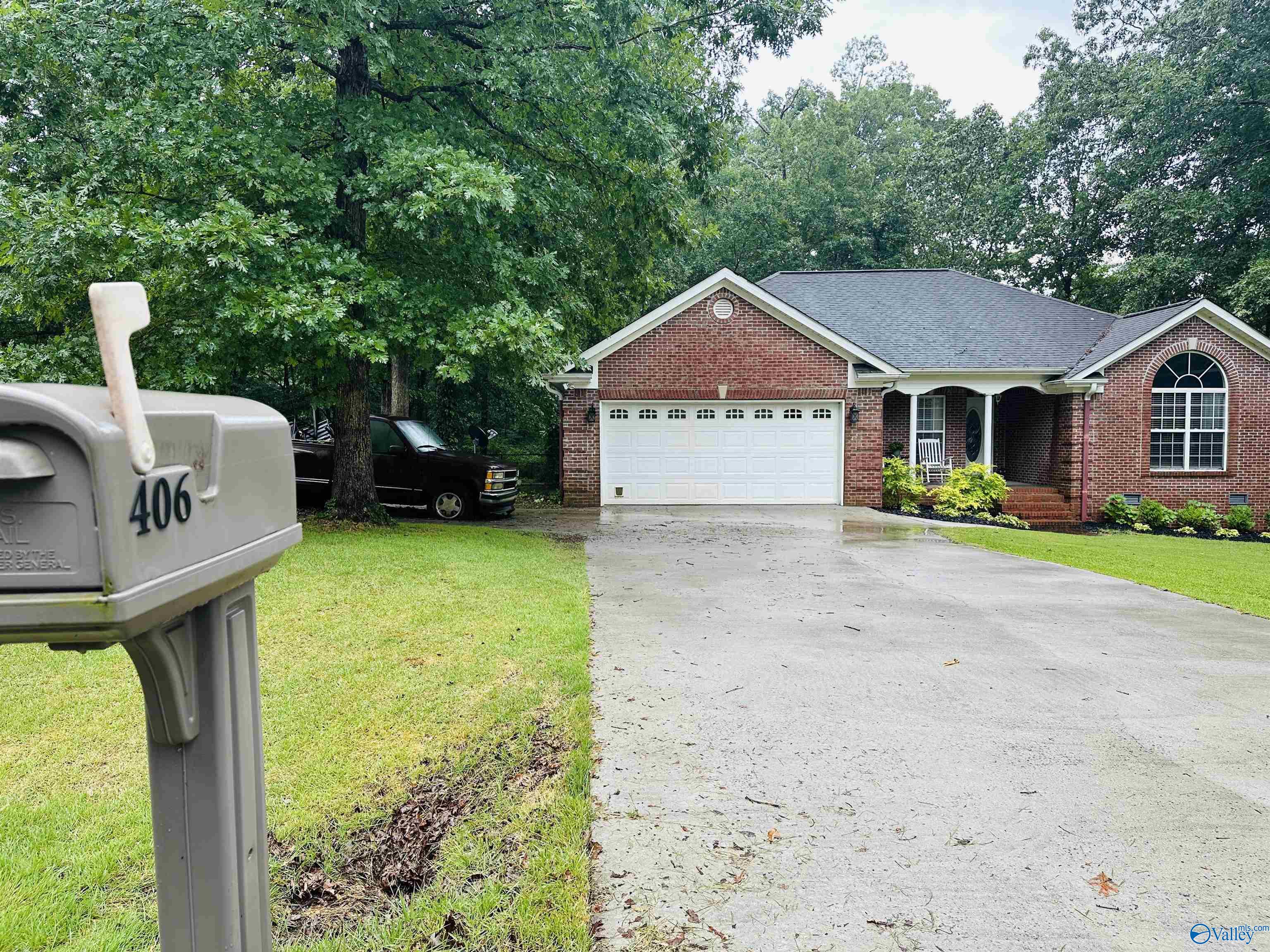 406 Sandstone Drive SE