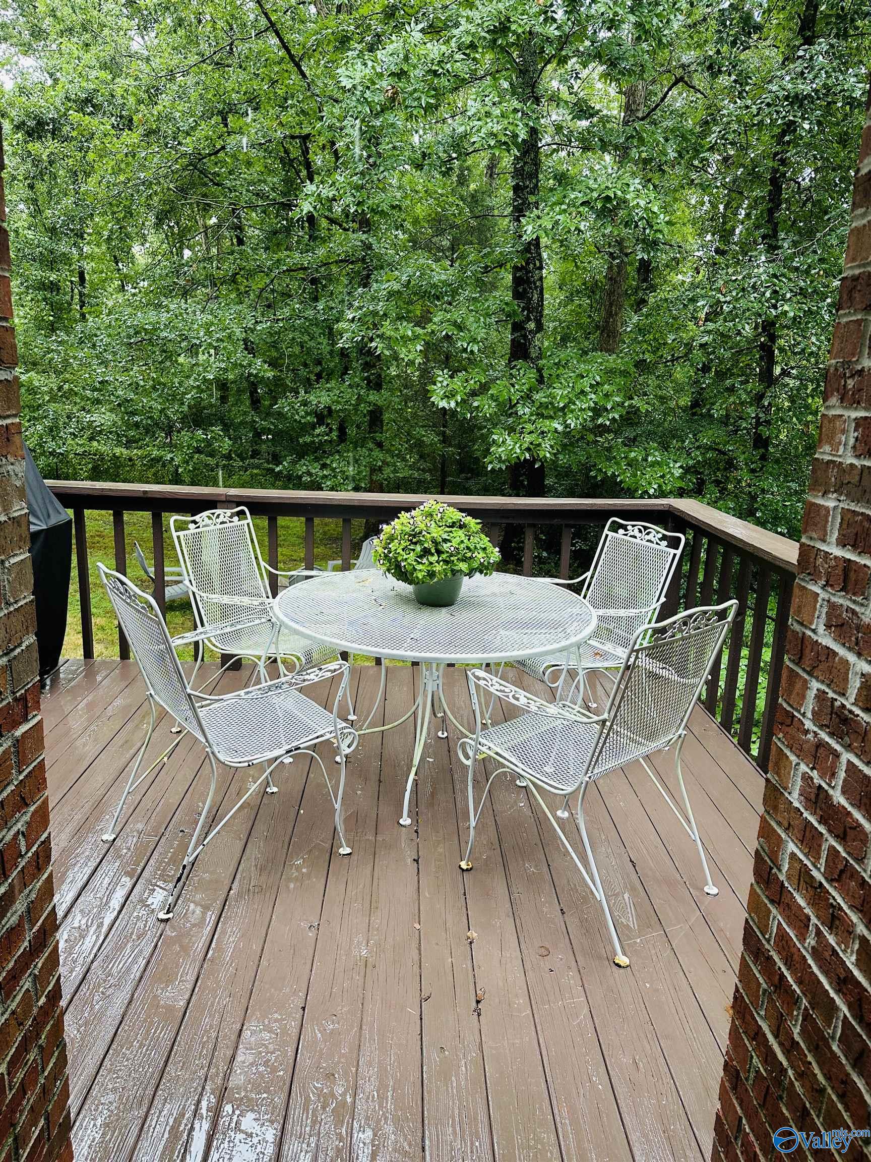 406 Sandstone Drive SE