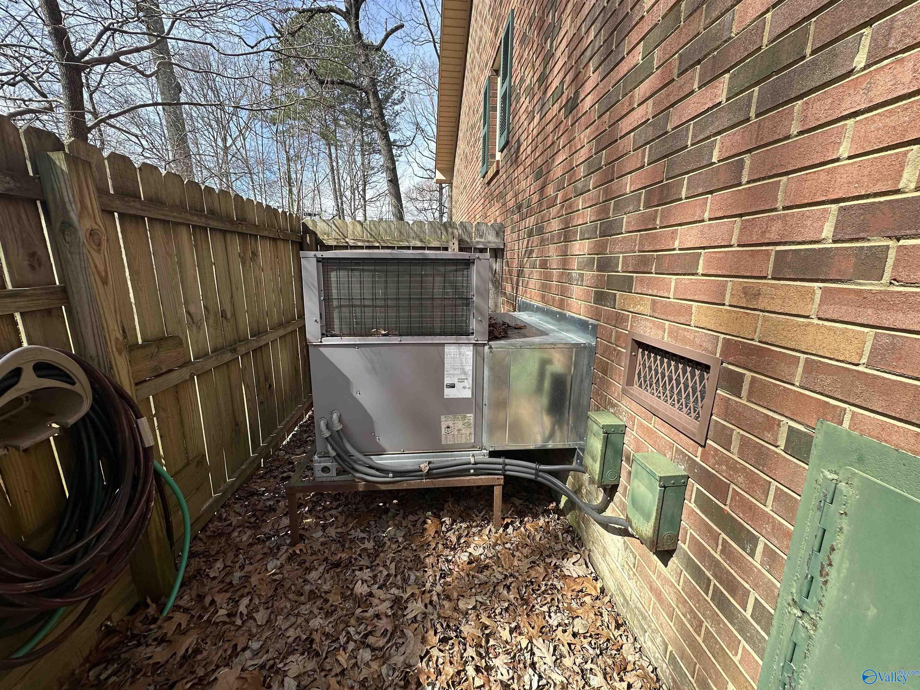 2008 Oakleaf Lane NE