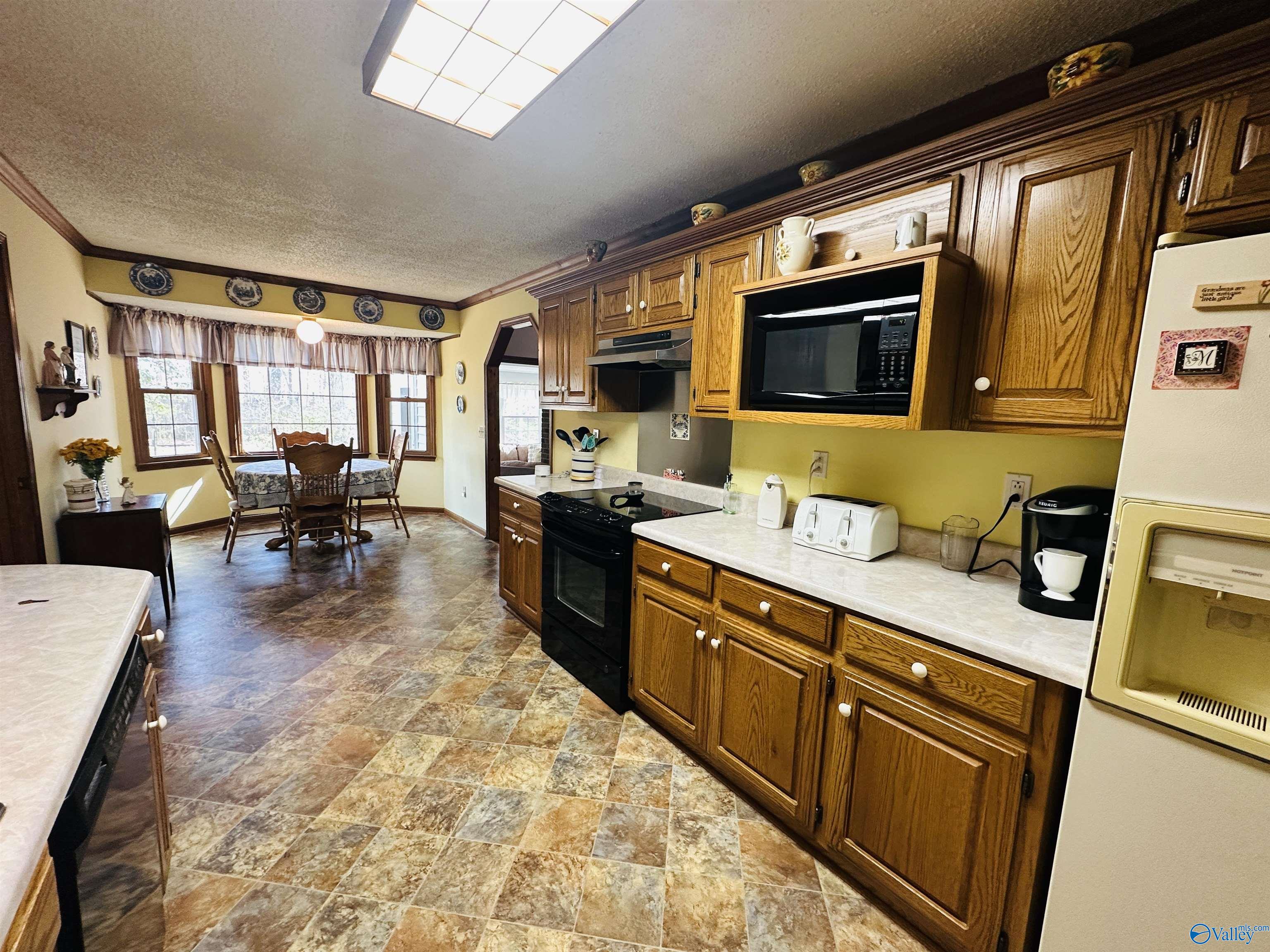 2008 Oakleaf Lane NE