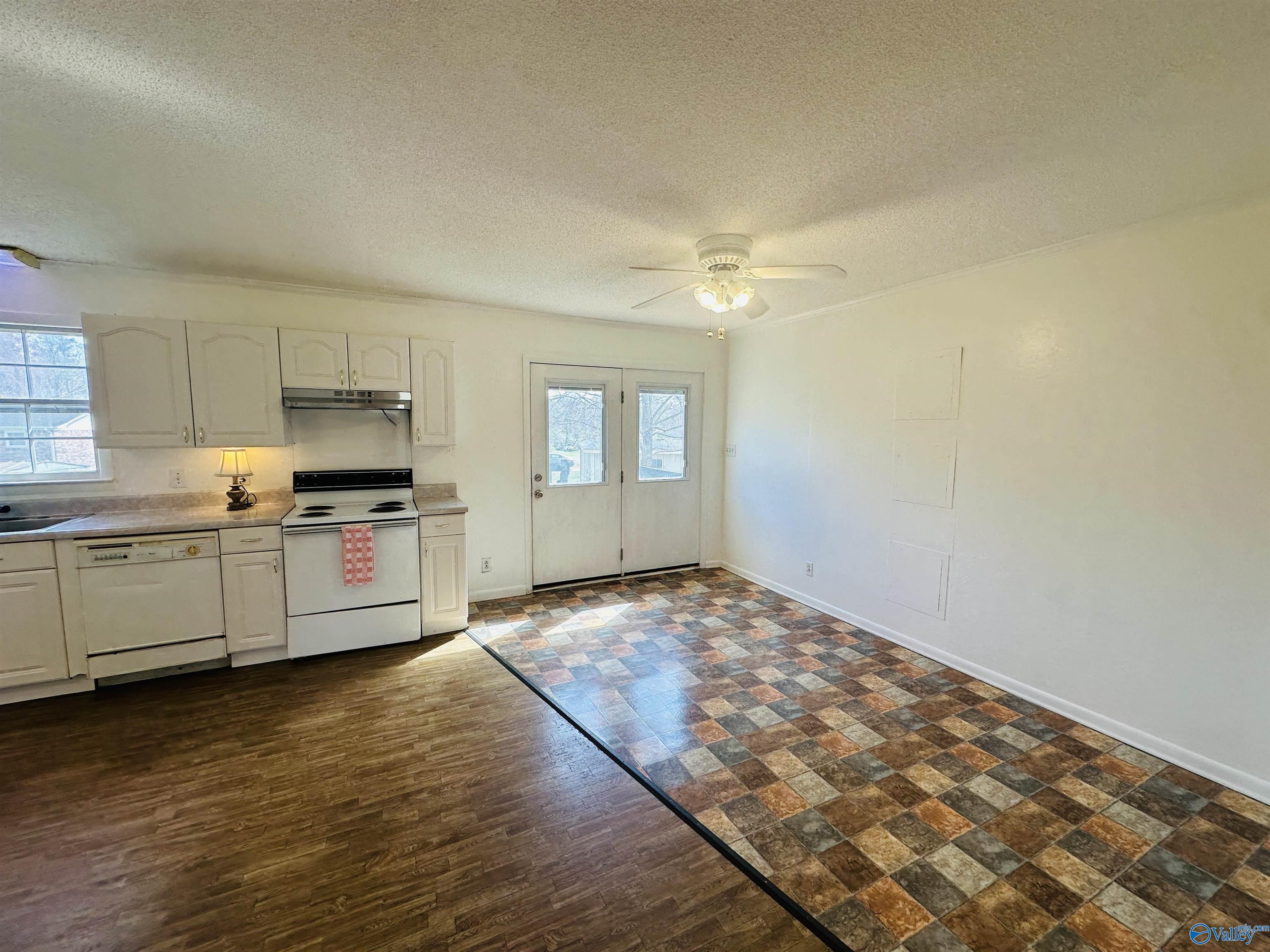 1269 Sundown Drive NW