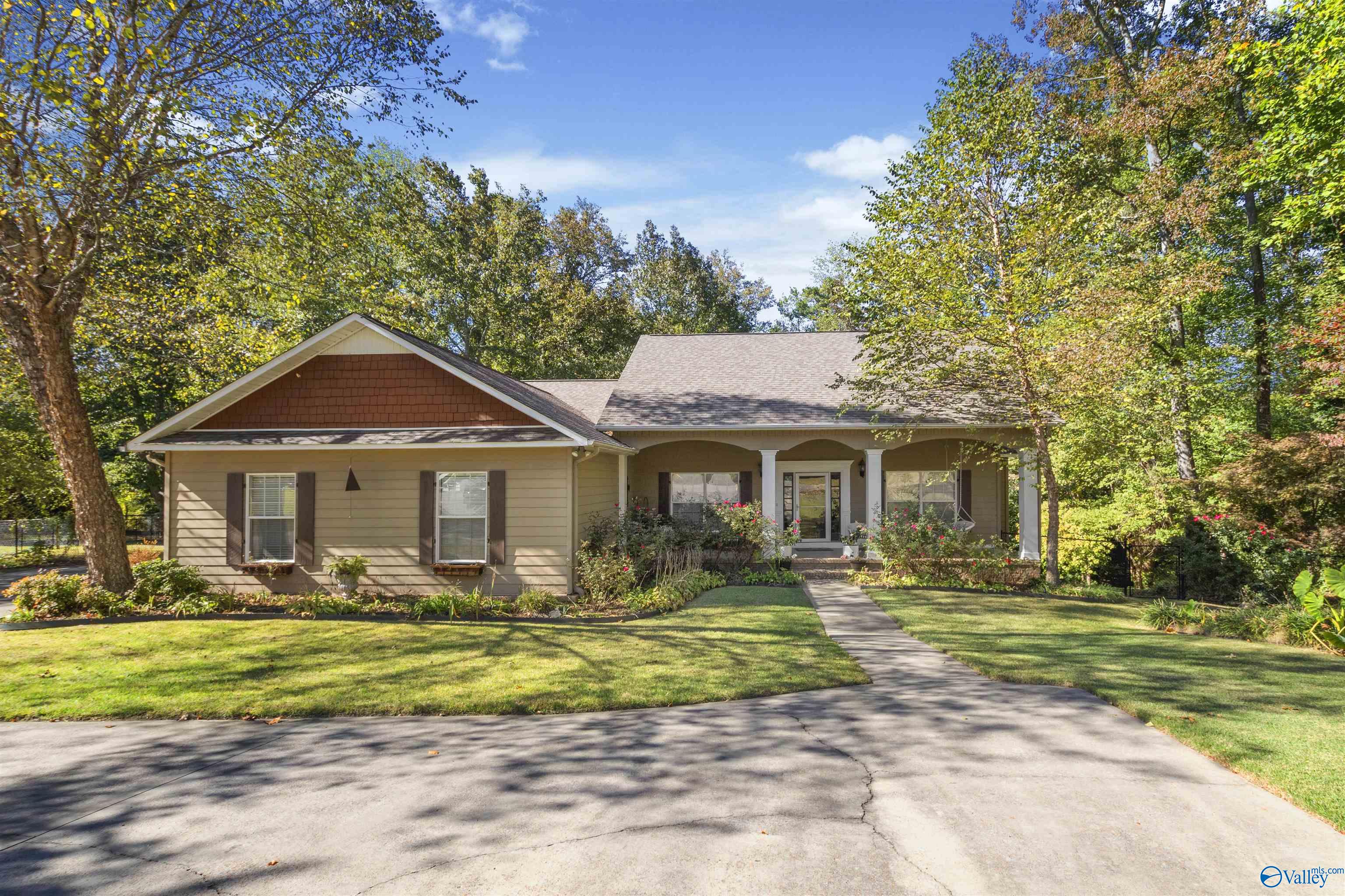 1033 Edgewood Circle