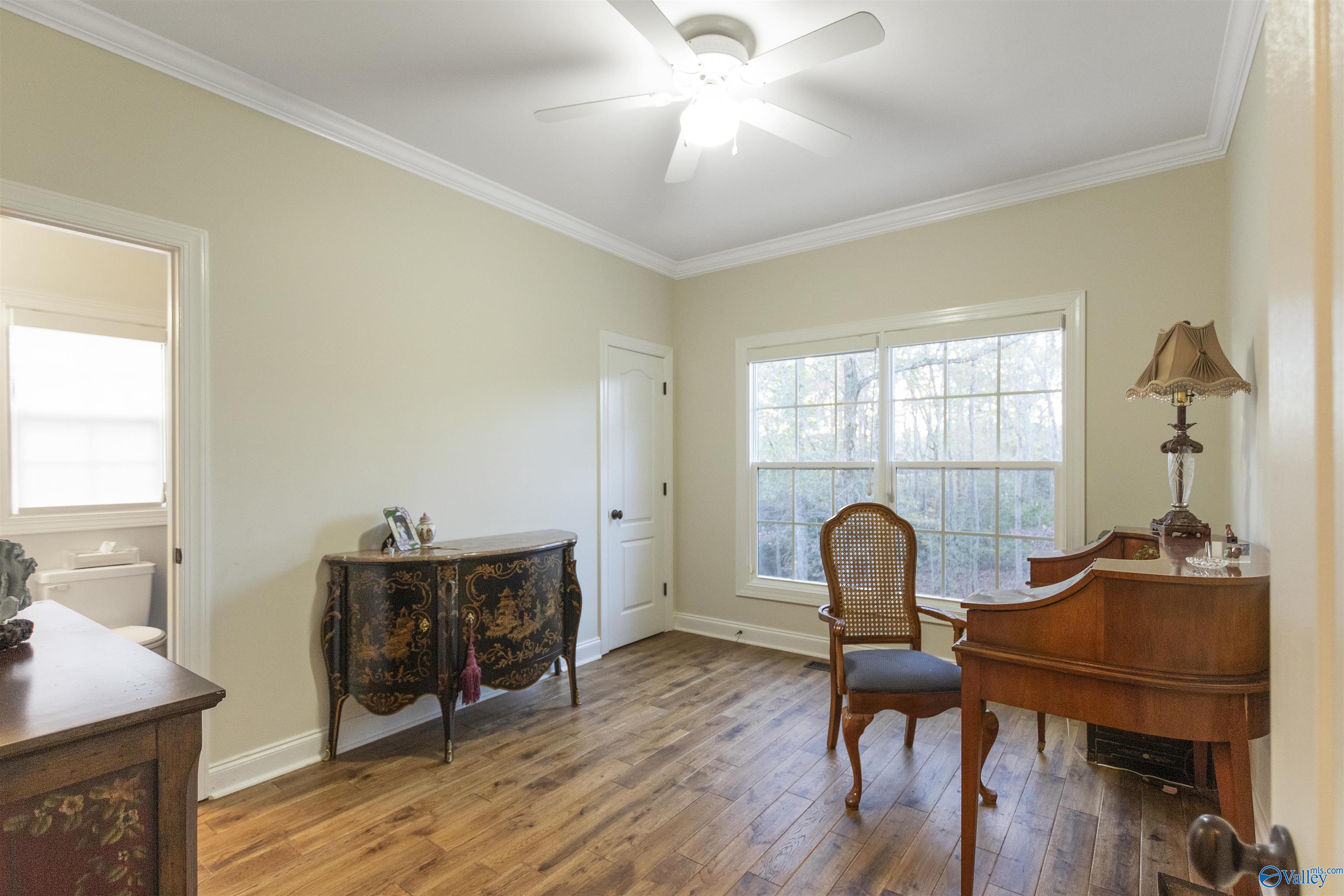 1033 Edgewood Circle