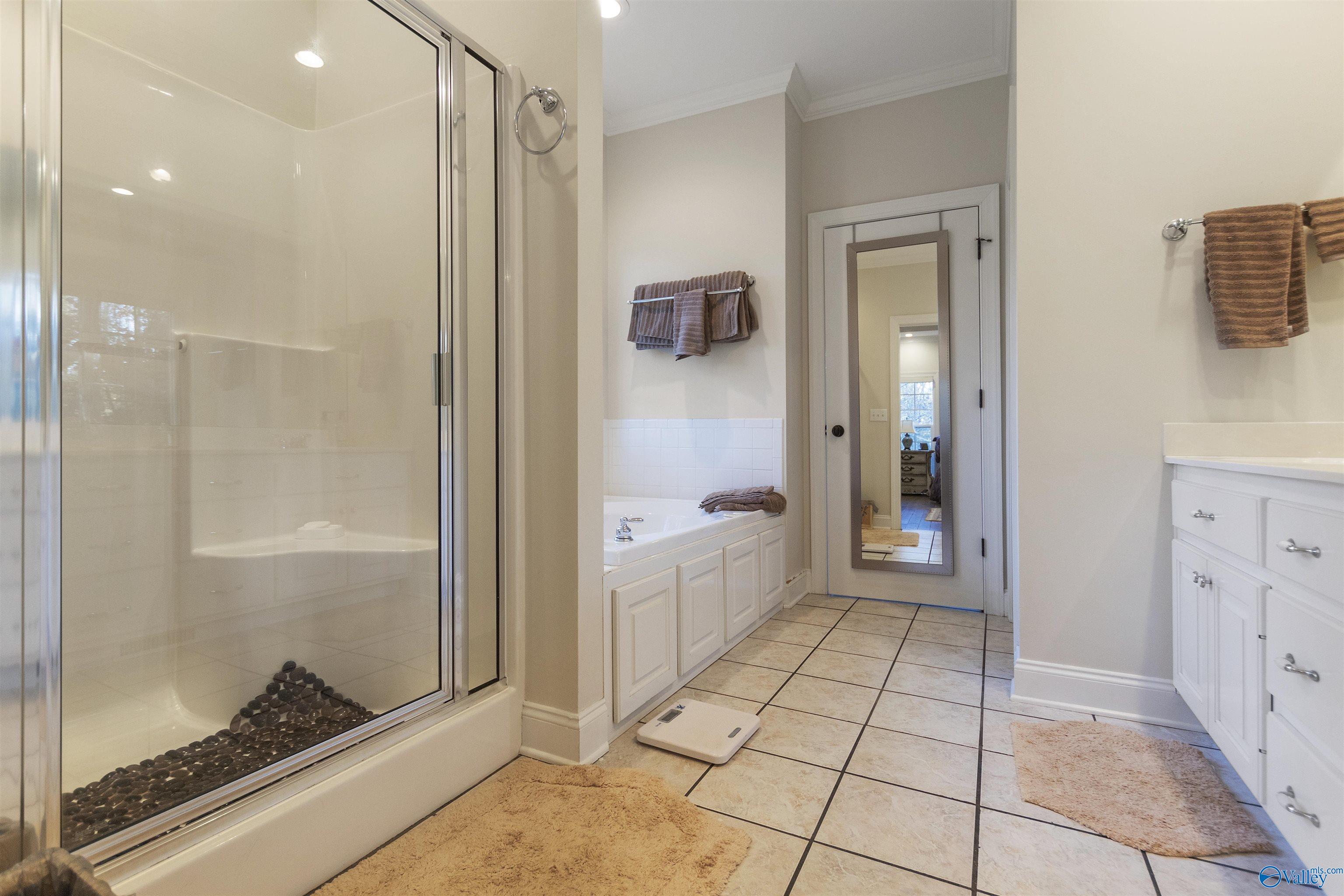 1033 Edgewood Circle