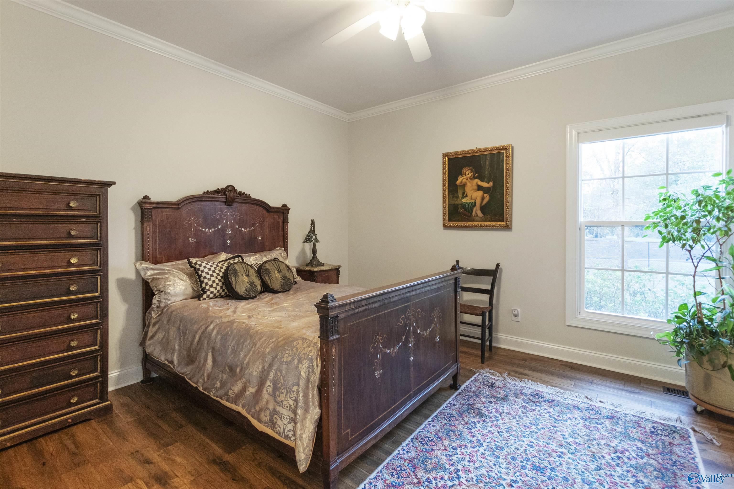 1033 Edgewood Circle