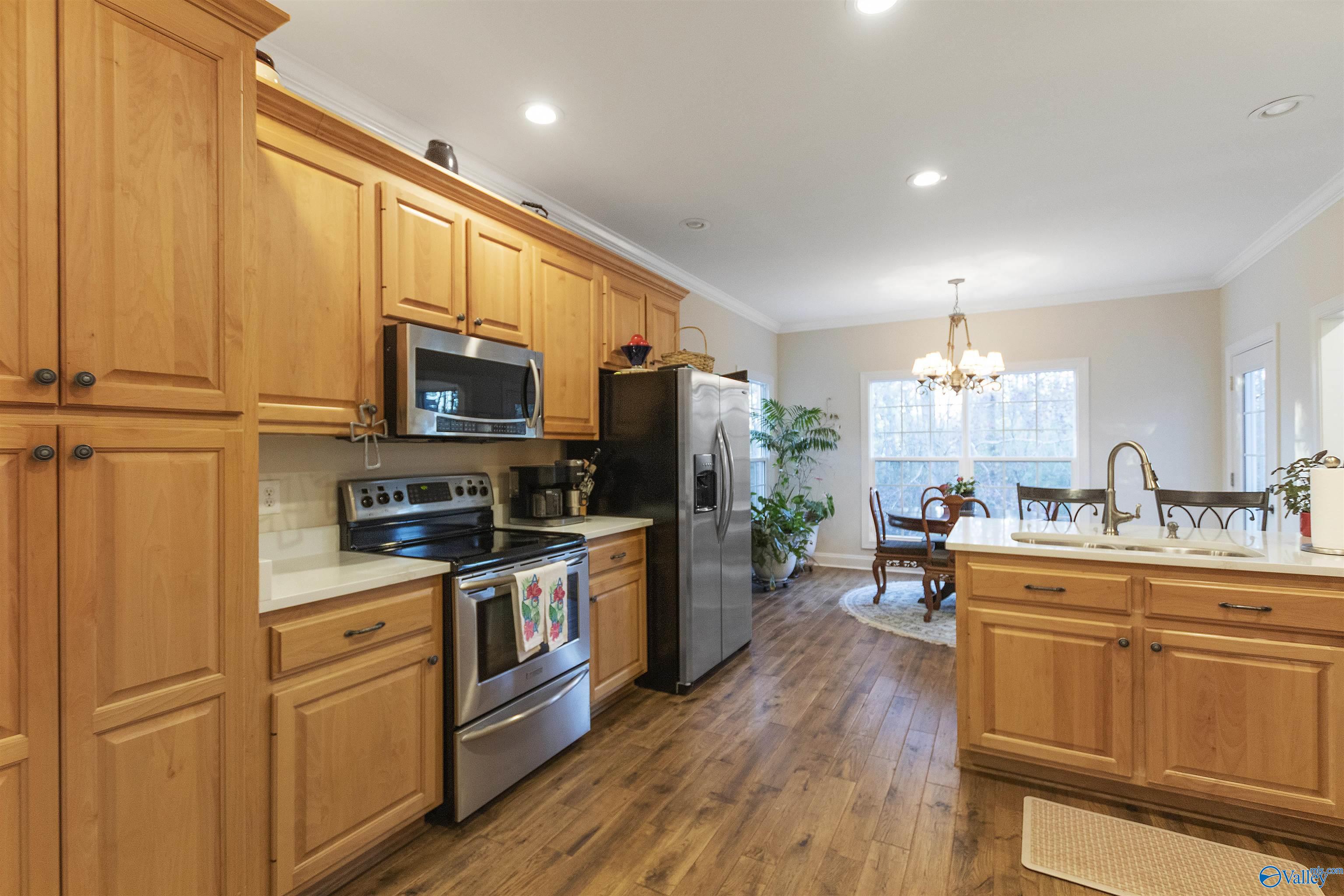 1033 Edgewood Circle