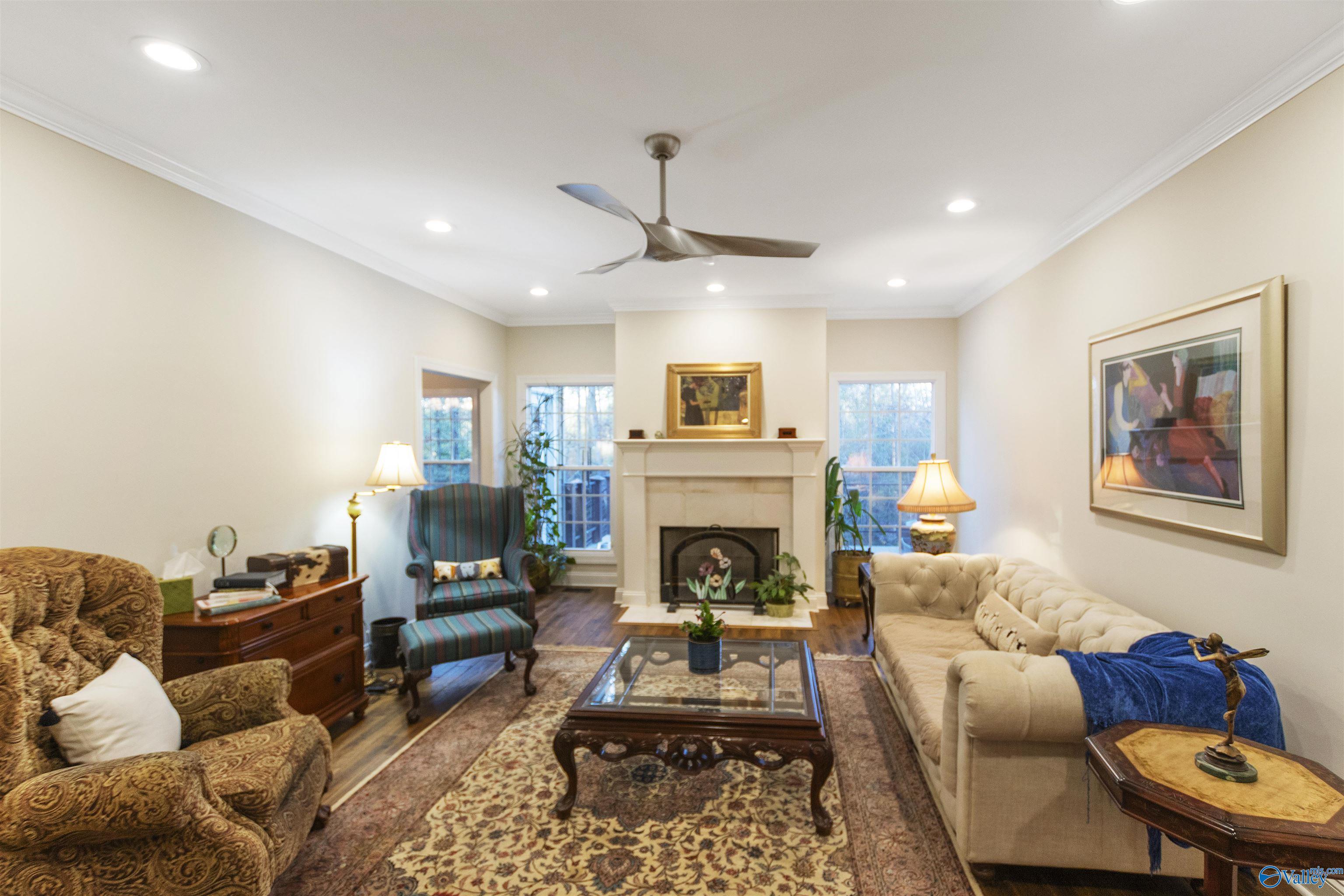 1033 Edgewood Circle