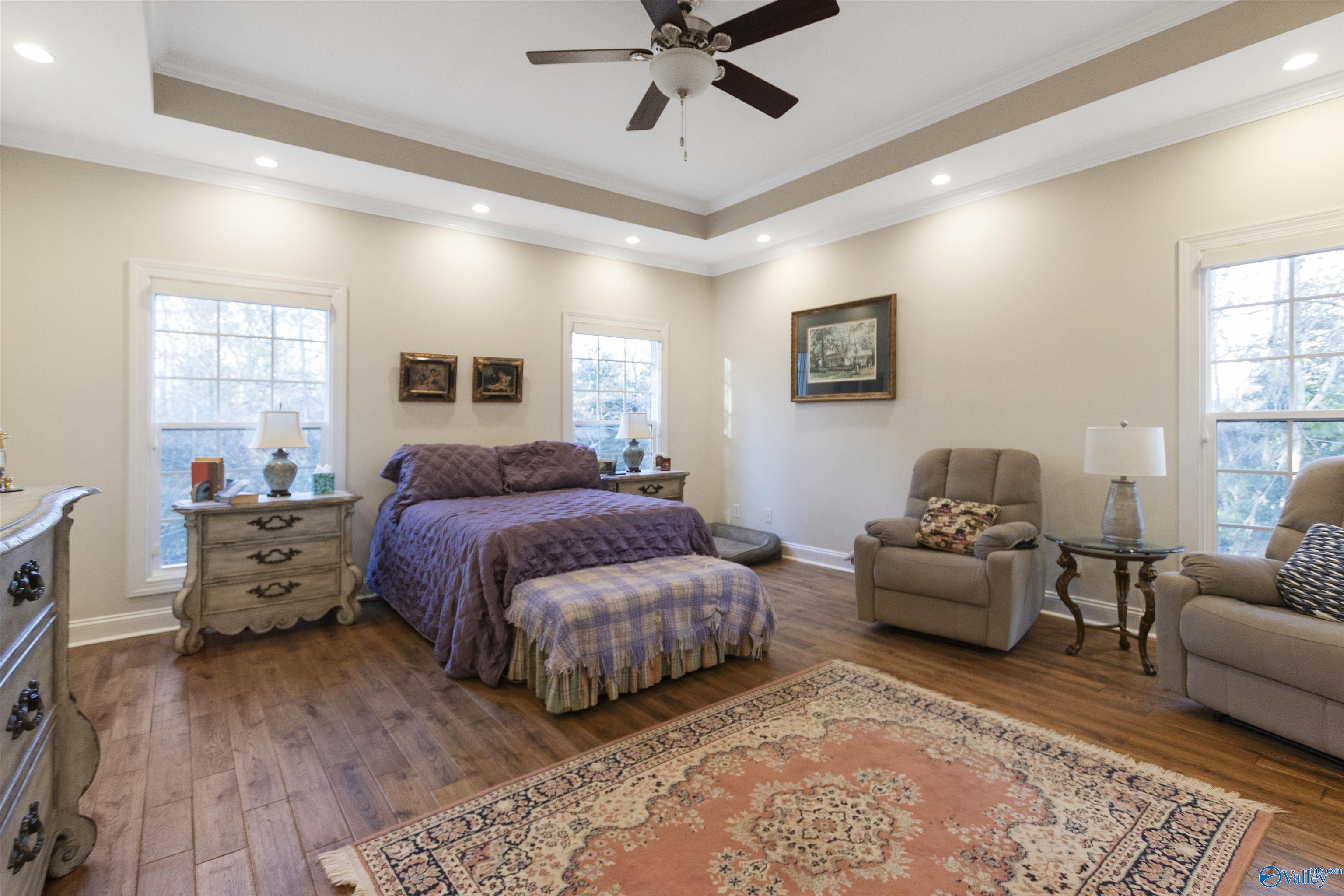 1033 Edgewood Circle