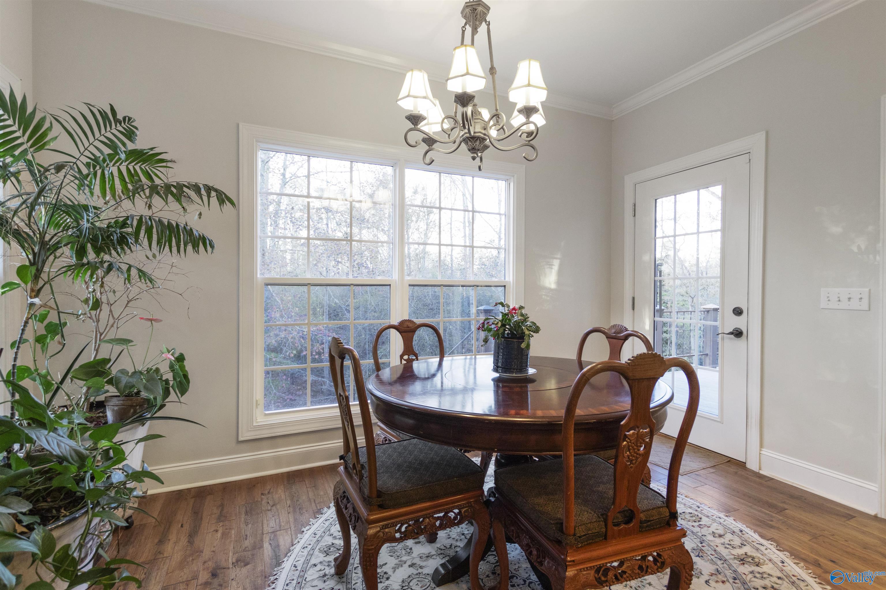 1033 Edgewood Circle