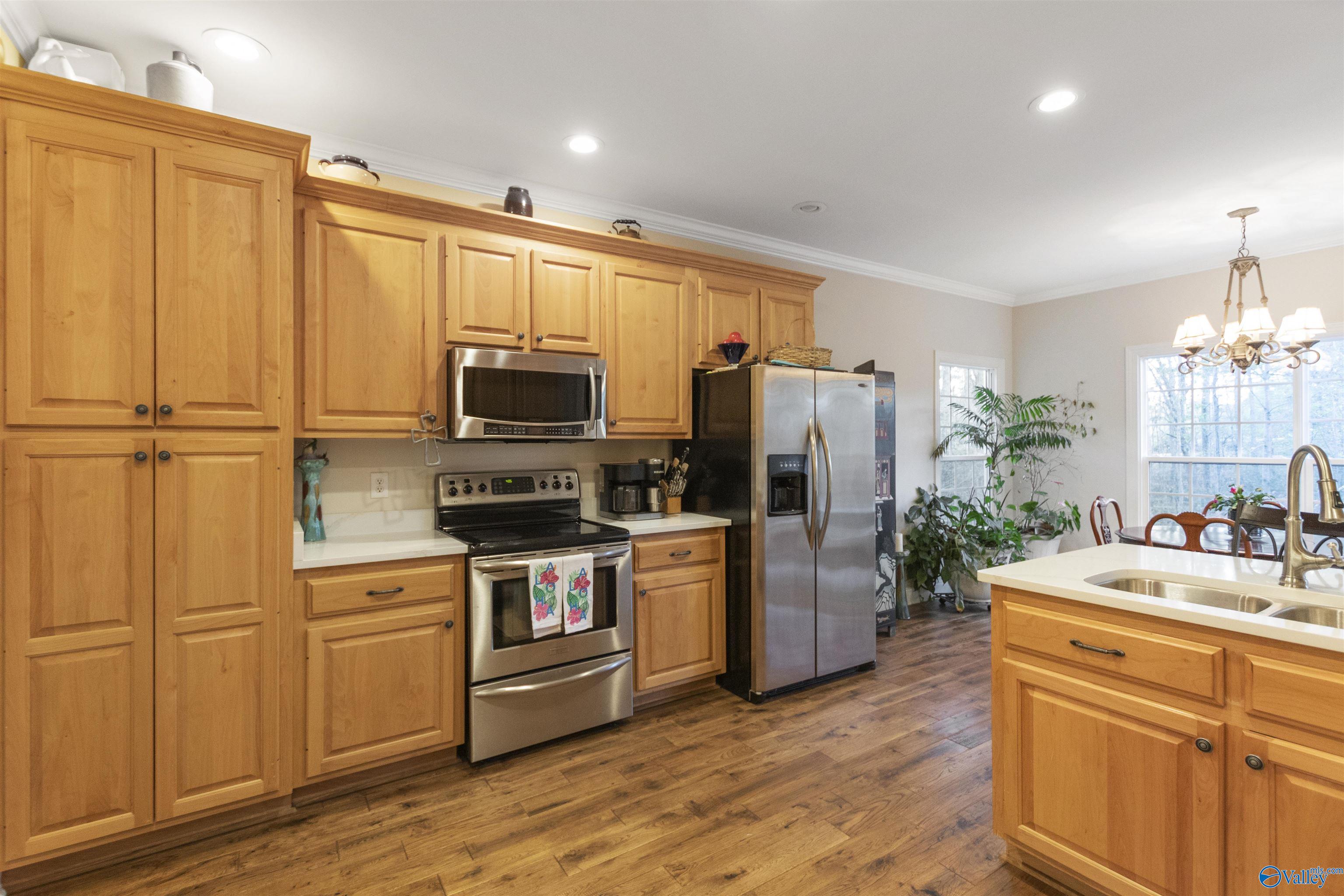 1033 Edgewood Circle