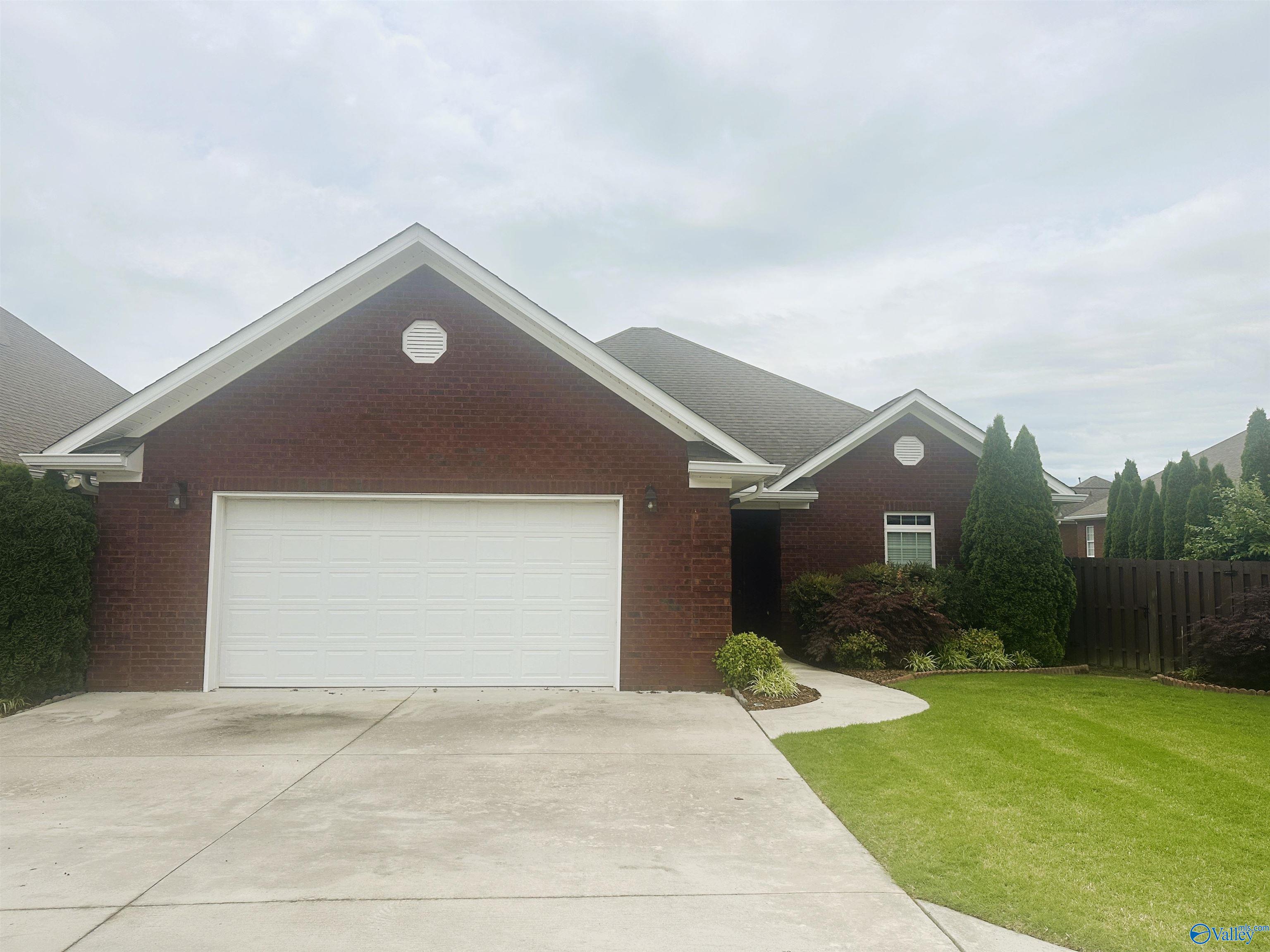 104 Canterbury Circle