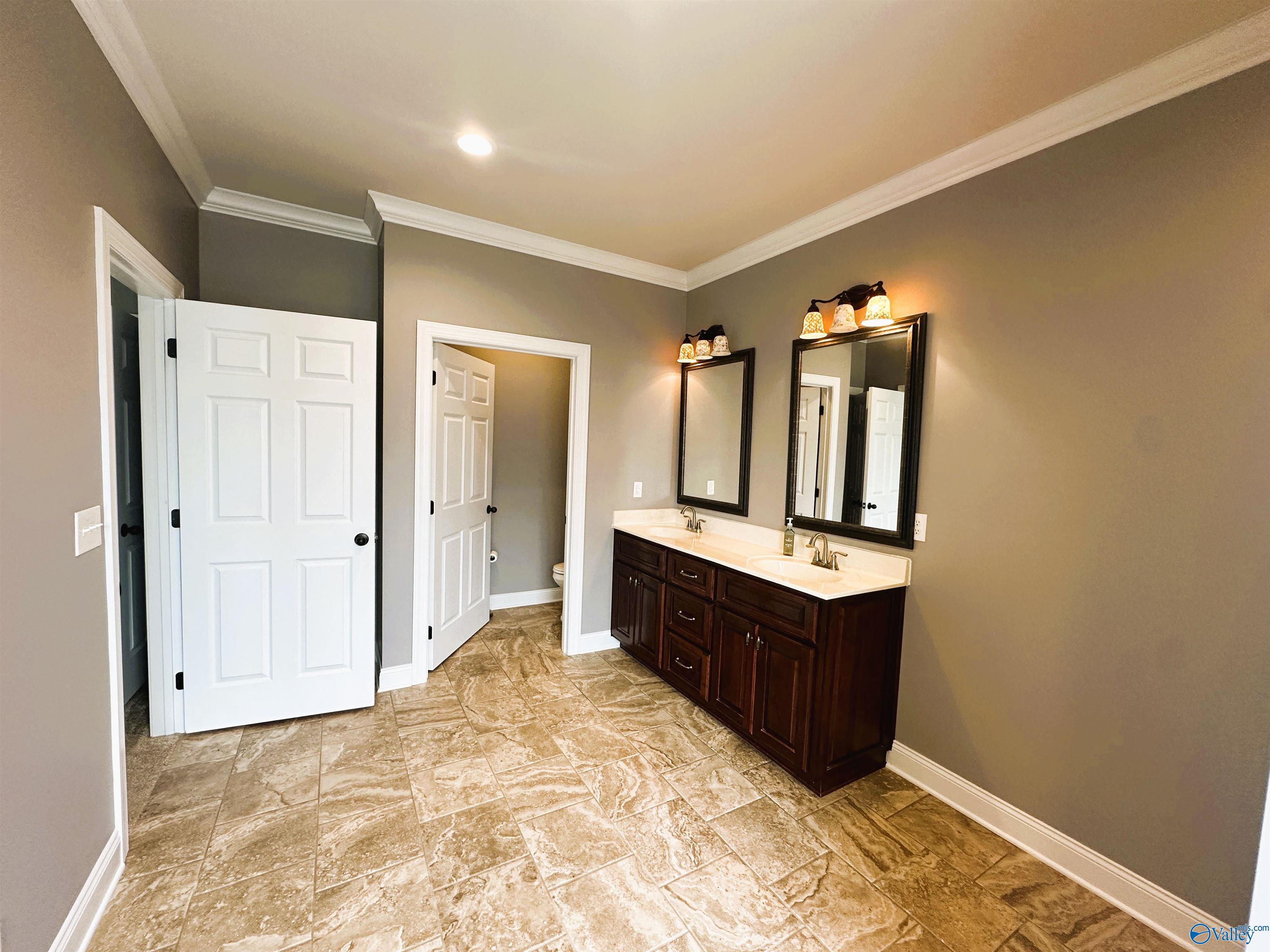 104 Canterbury Circle