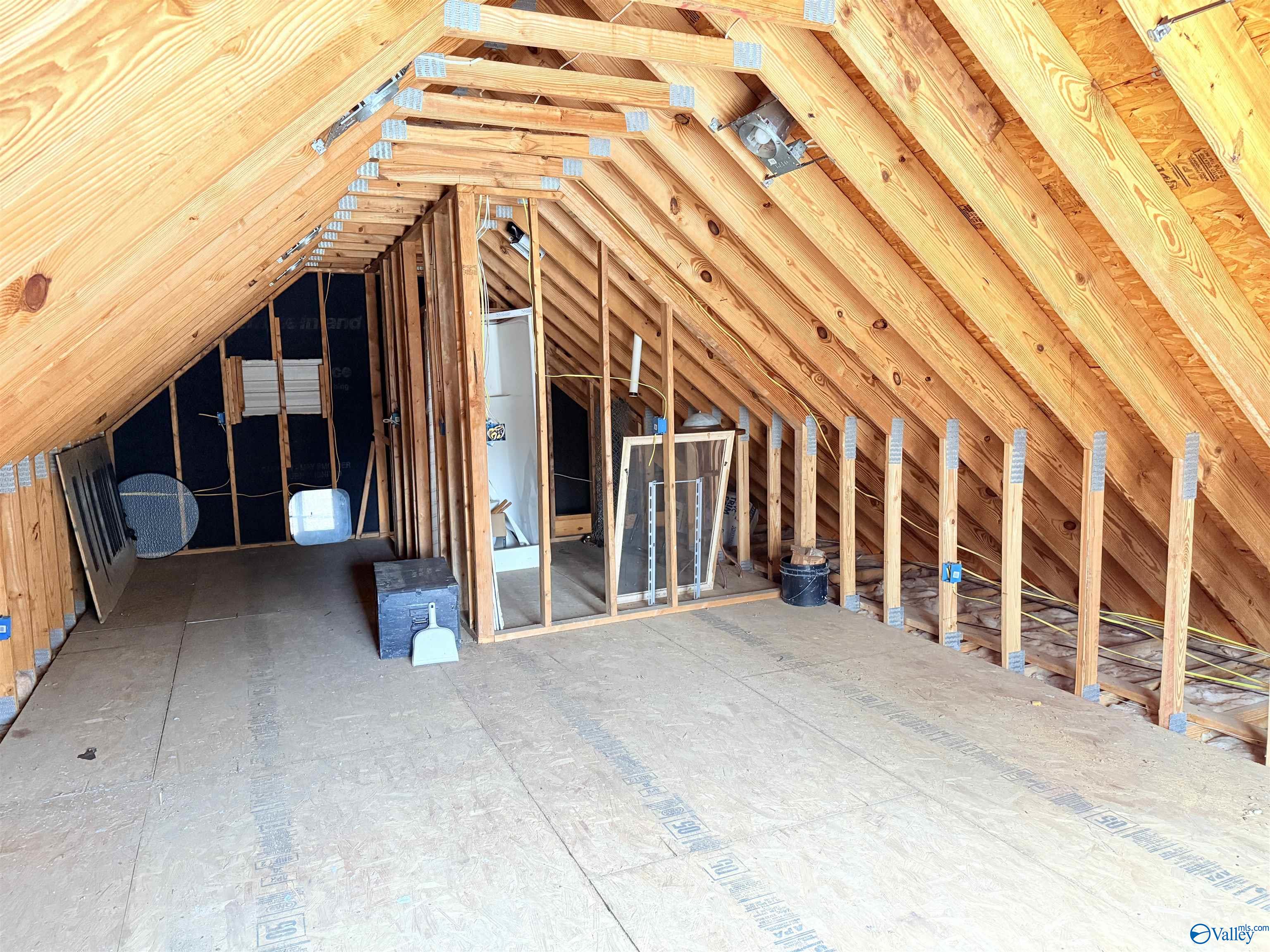 2046 Wedgewood Drive NE