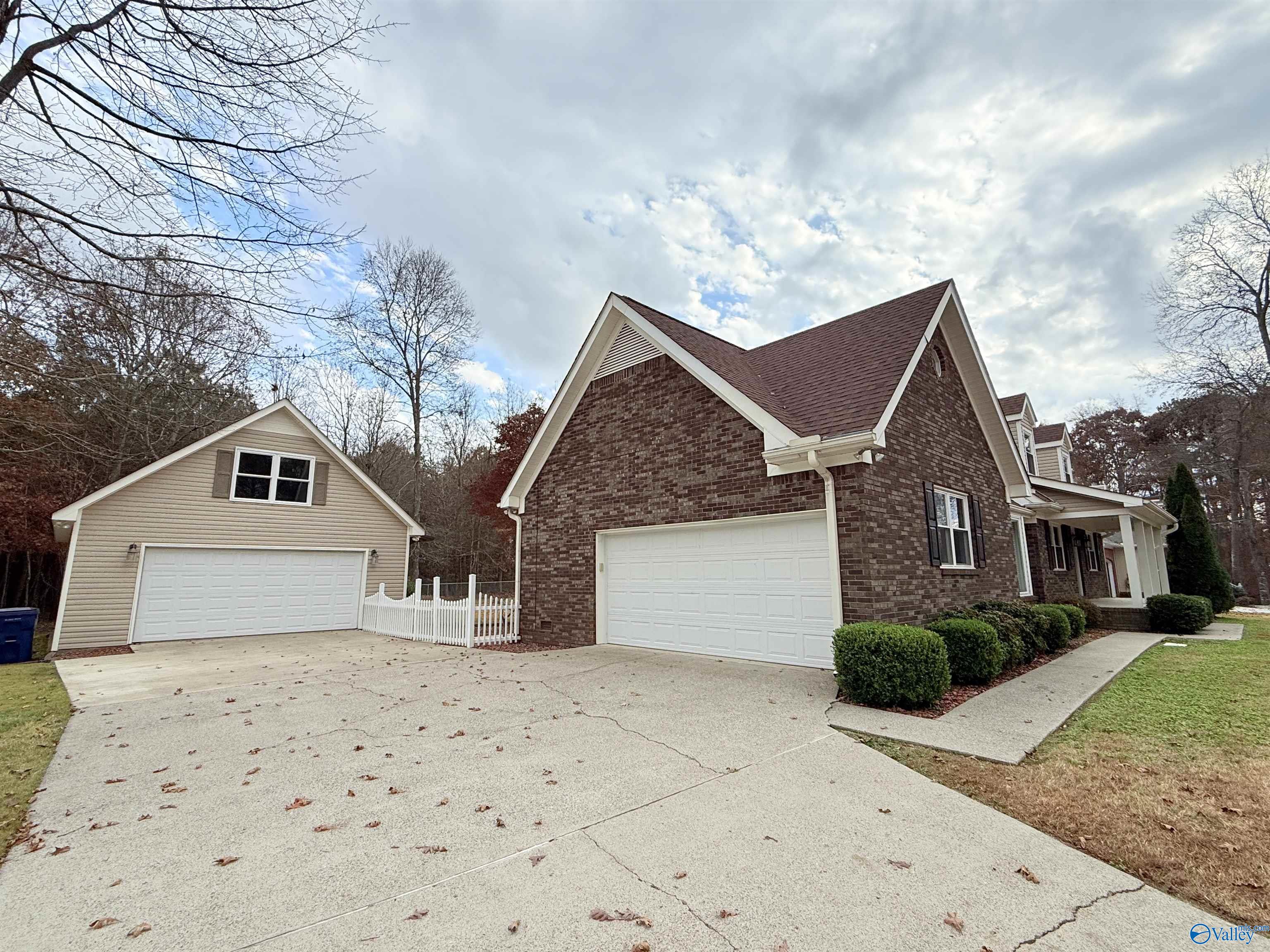 2046 Wedgewood Drive NE