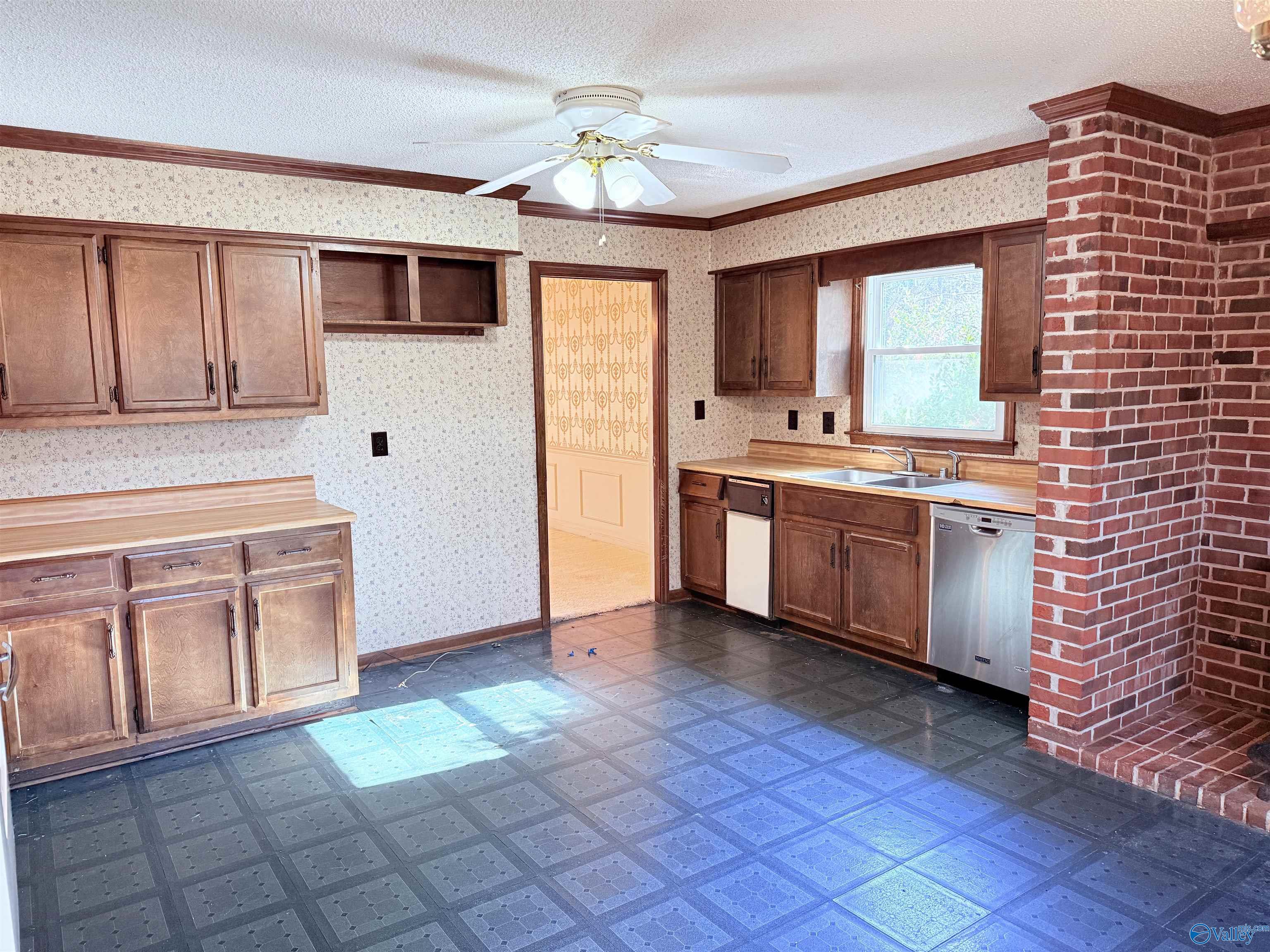 1975 Pine Lake Drive