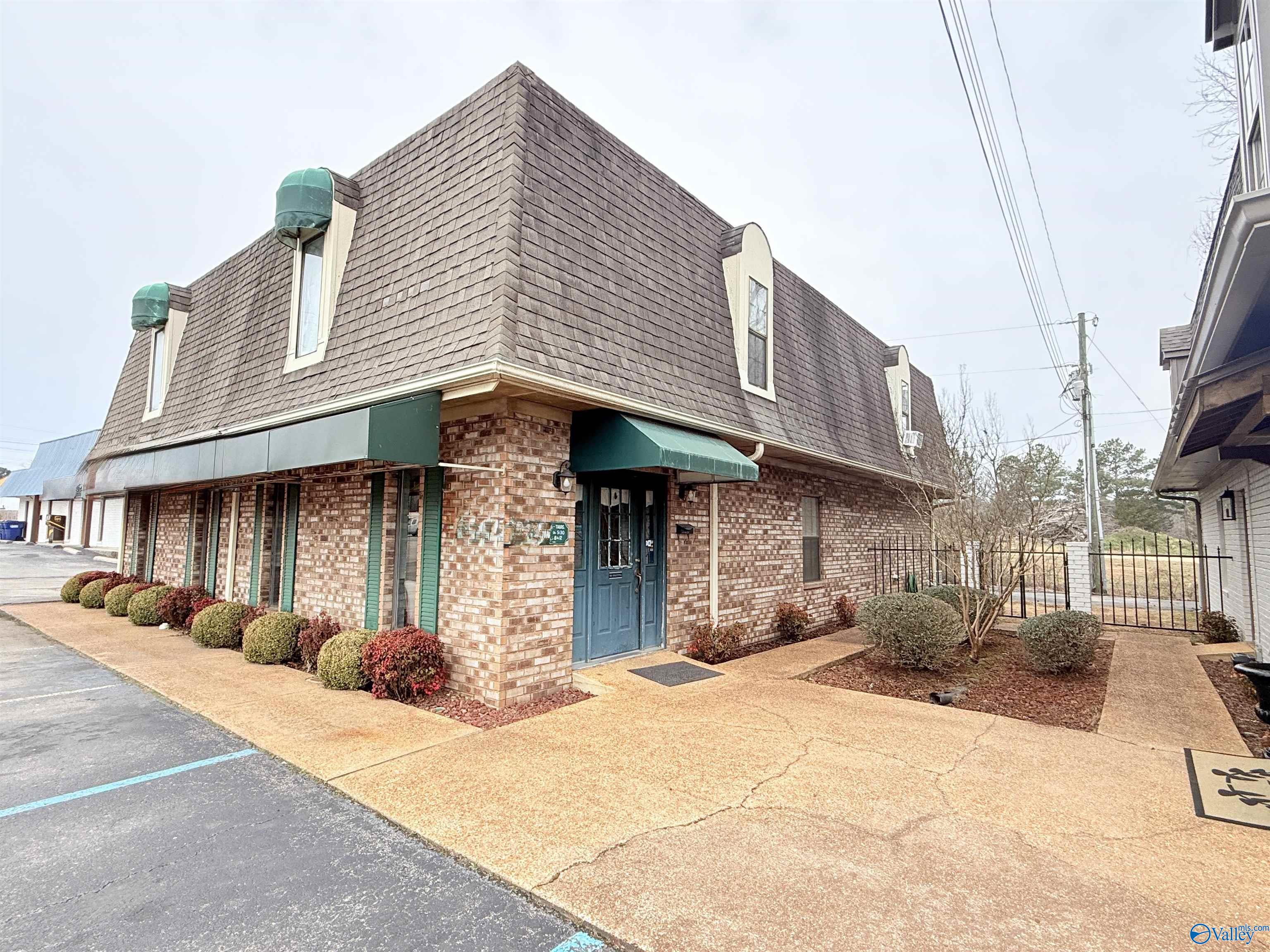 619 Brindlee Mountain Parkway N