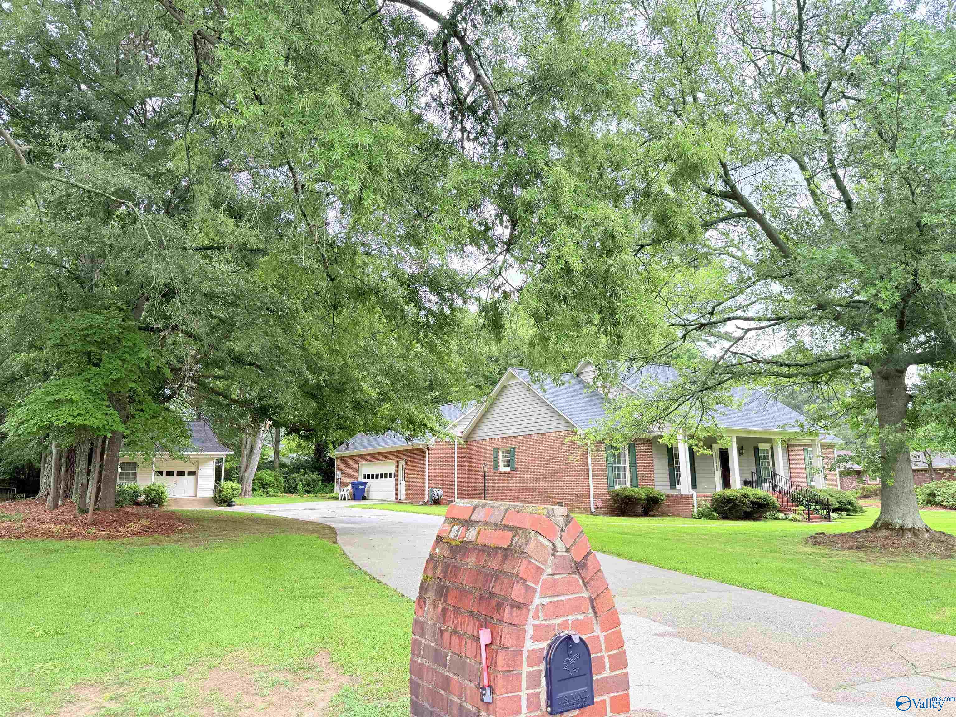 1014 Crestwood Drive