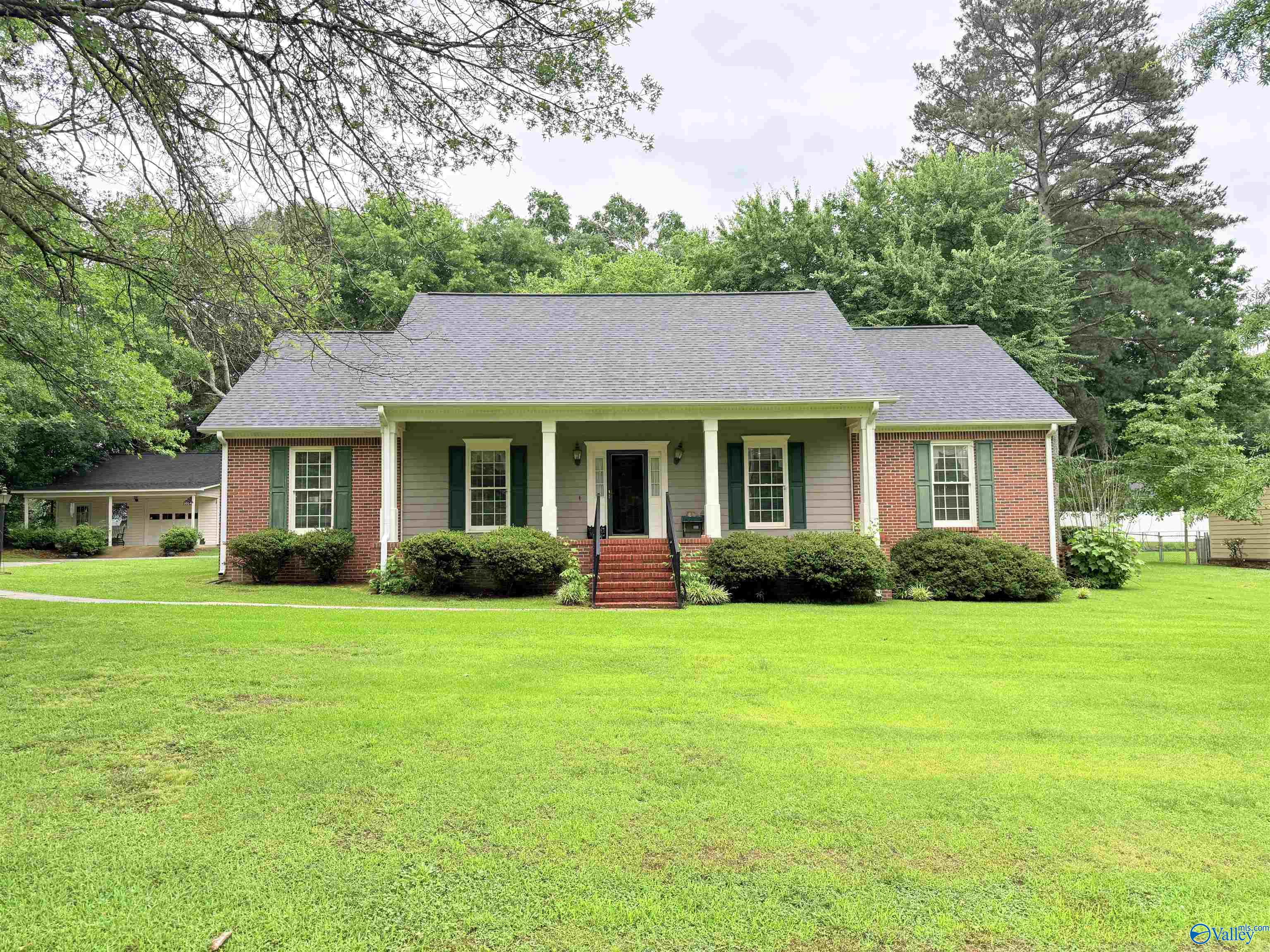 1014 Crestwood Drive