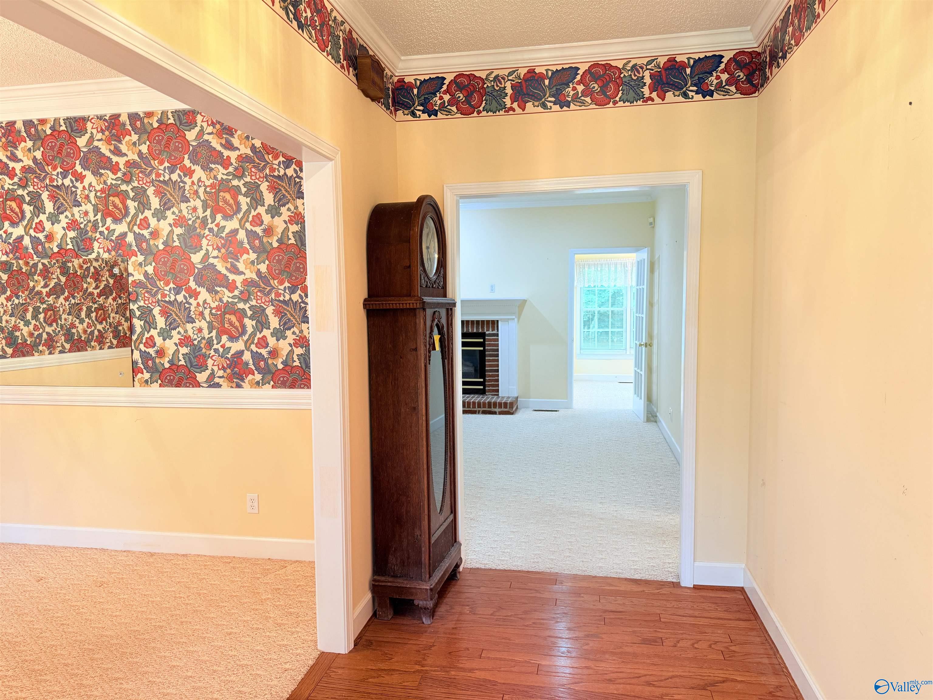 1014 Crestwood Drive
