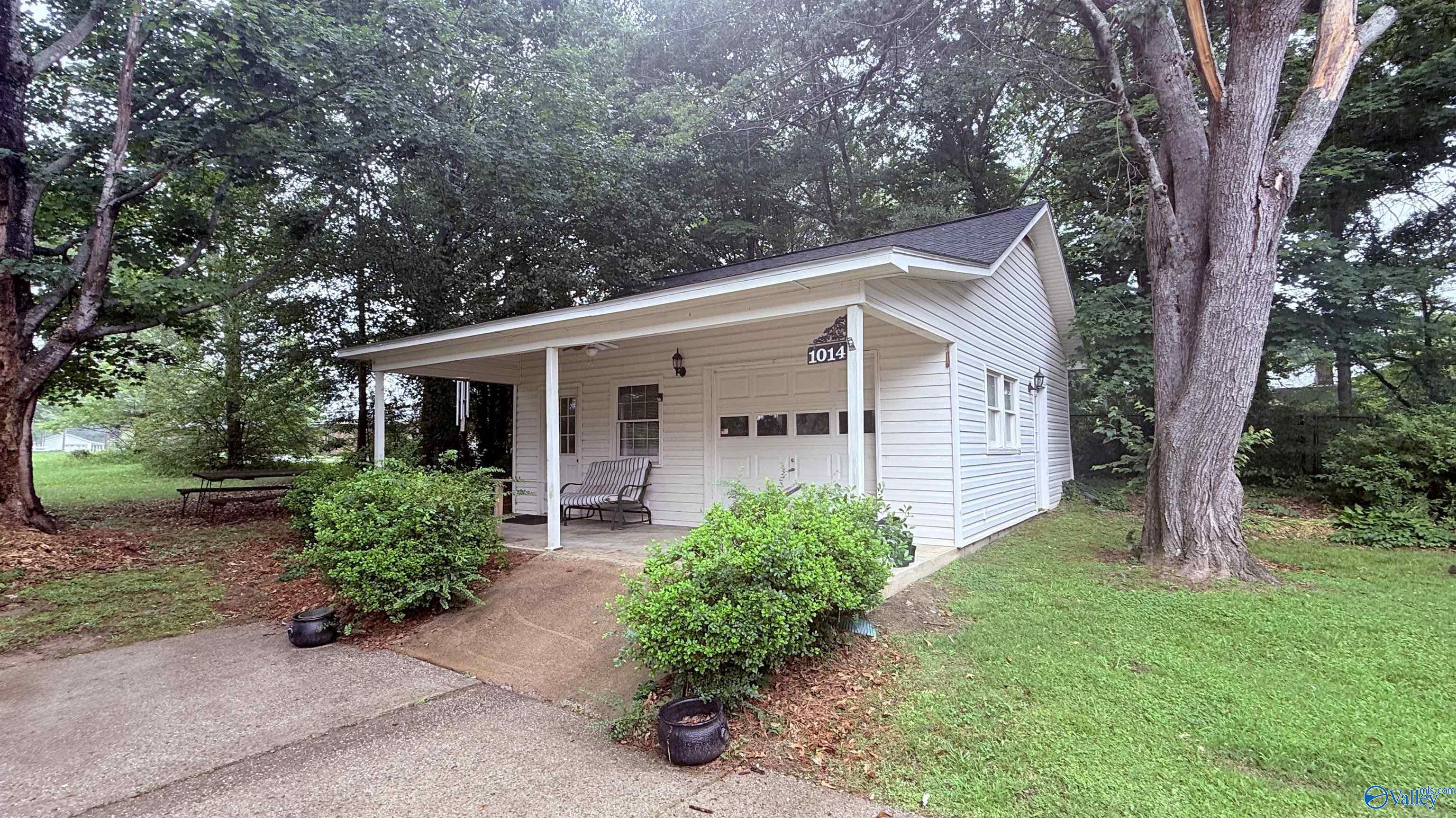 1014 Crestwood Drive