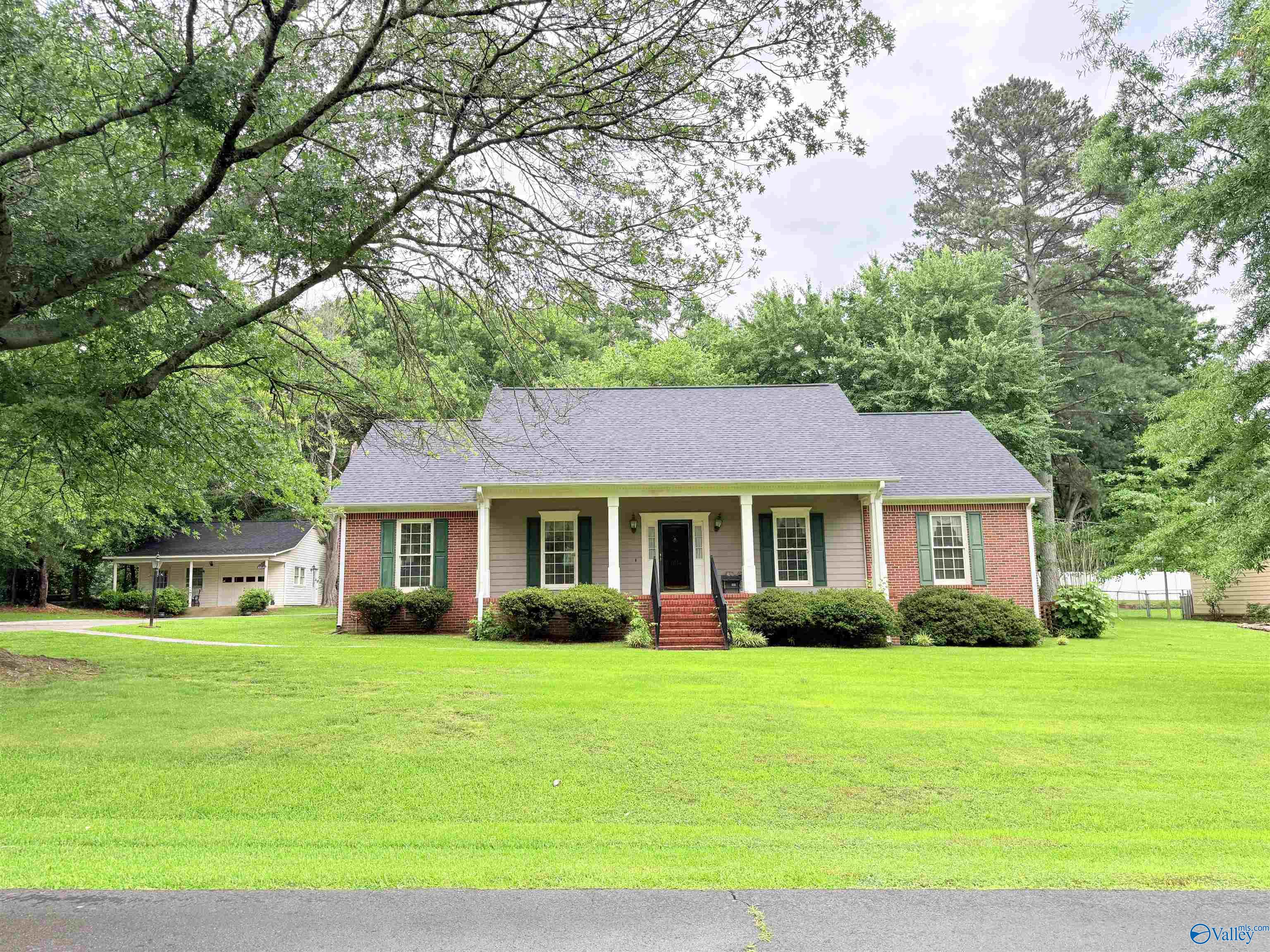 1014 Crestwood Drive