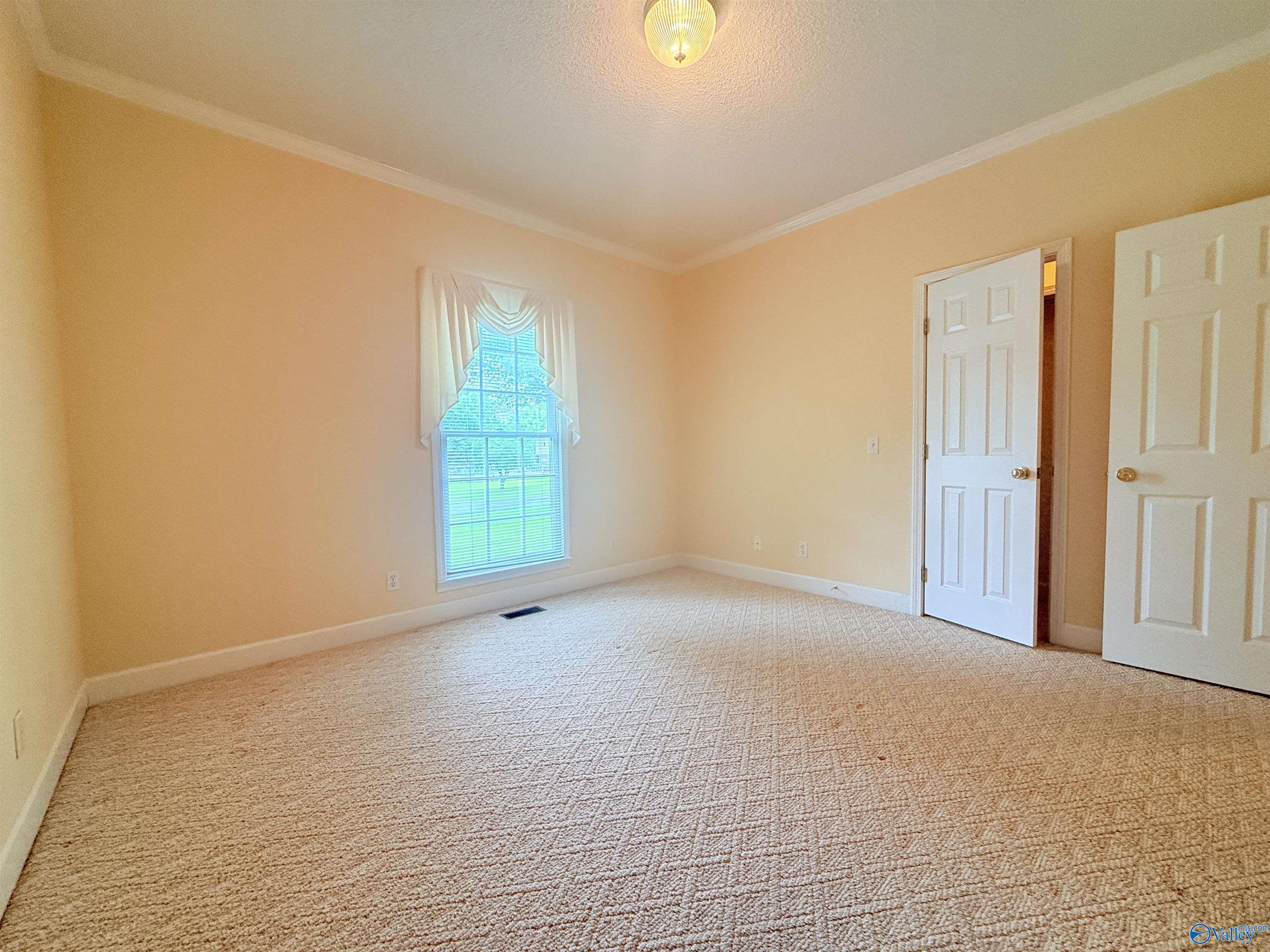 1014 Crestwood Drive