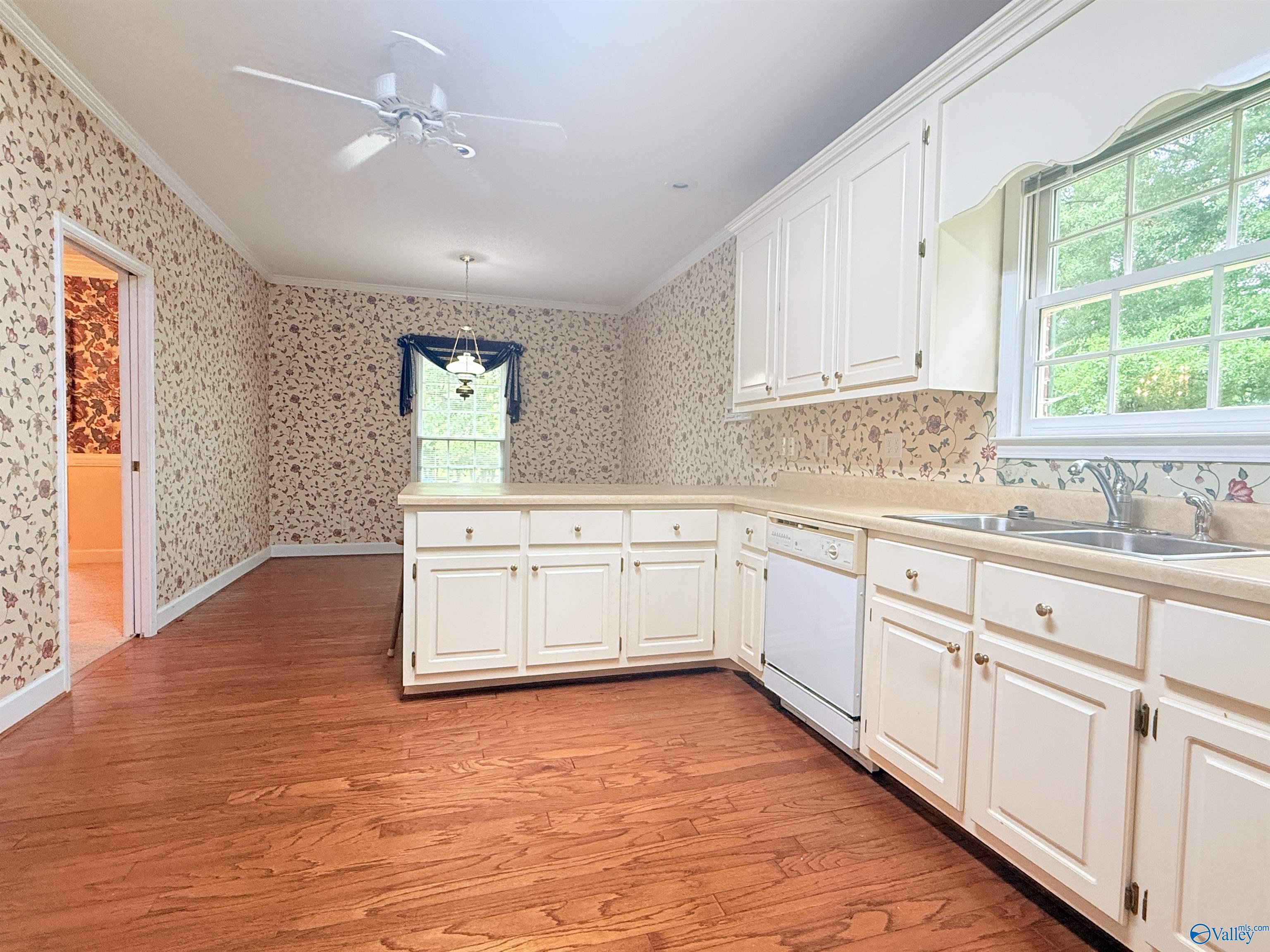 1014 Crestwood Drive