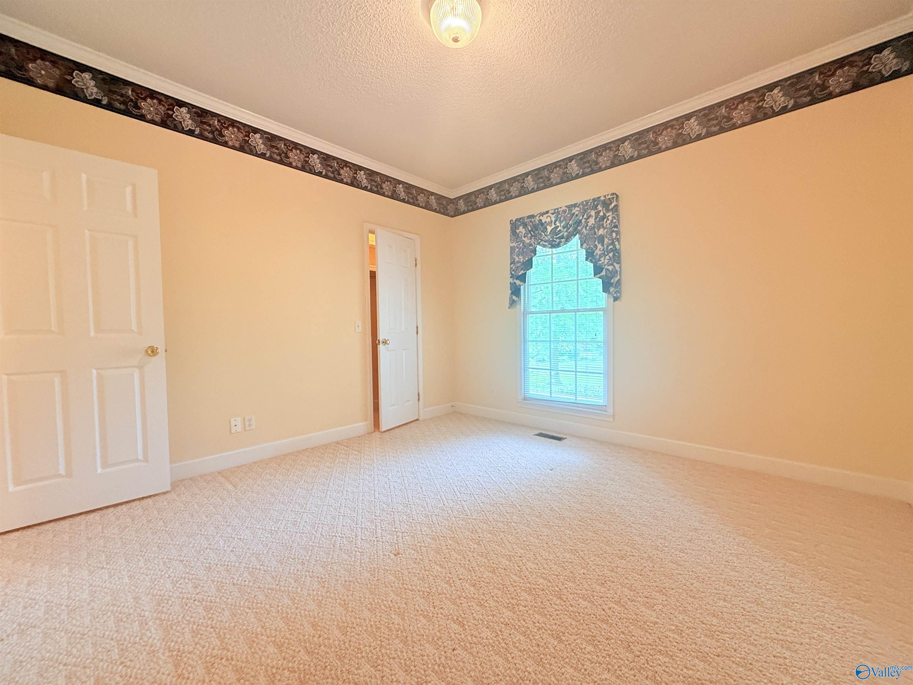 1014 Crestwood Drive