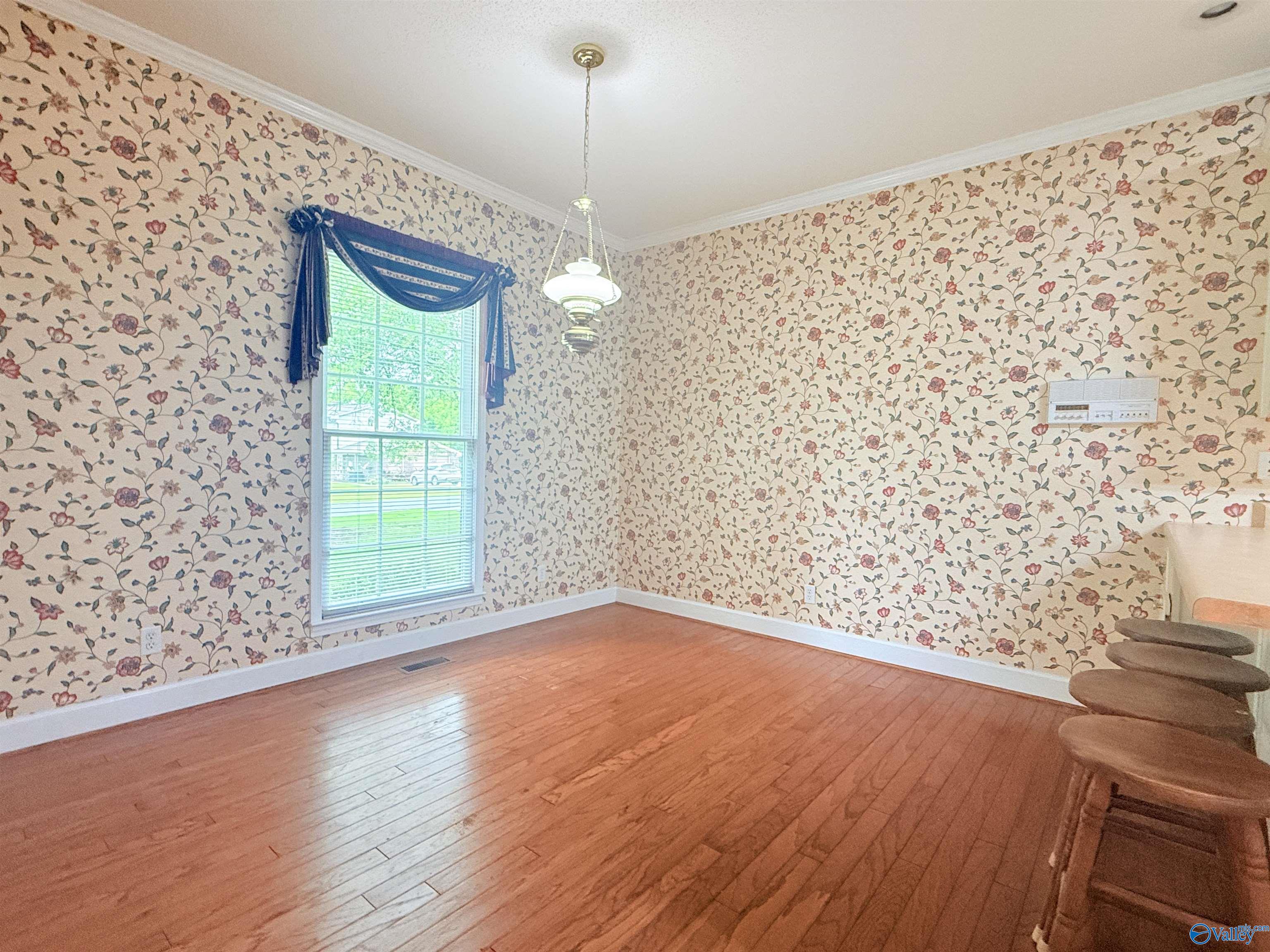 1014 Crestwood Drive