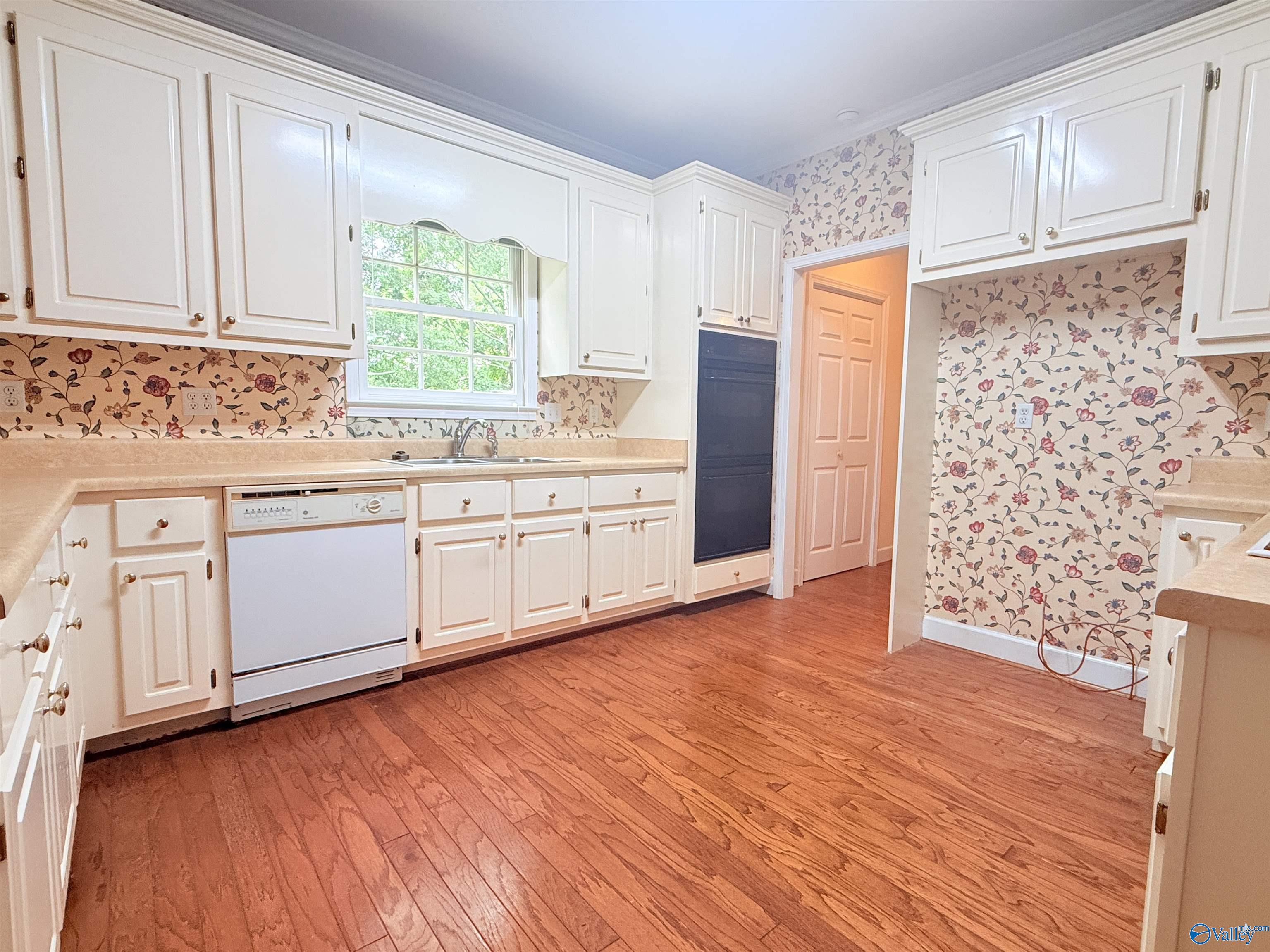 1014 Crestwood Drive