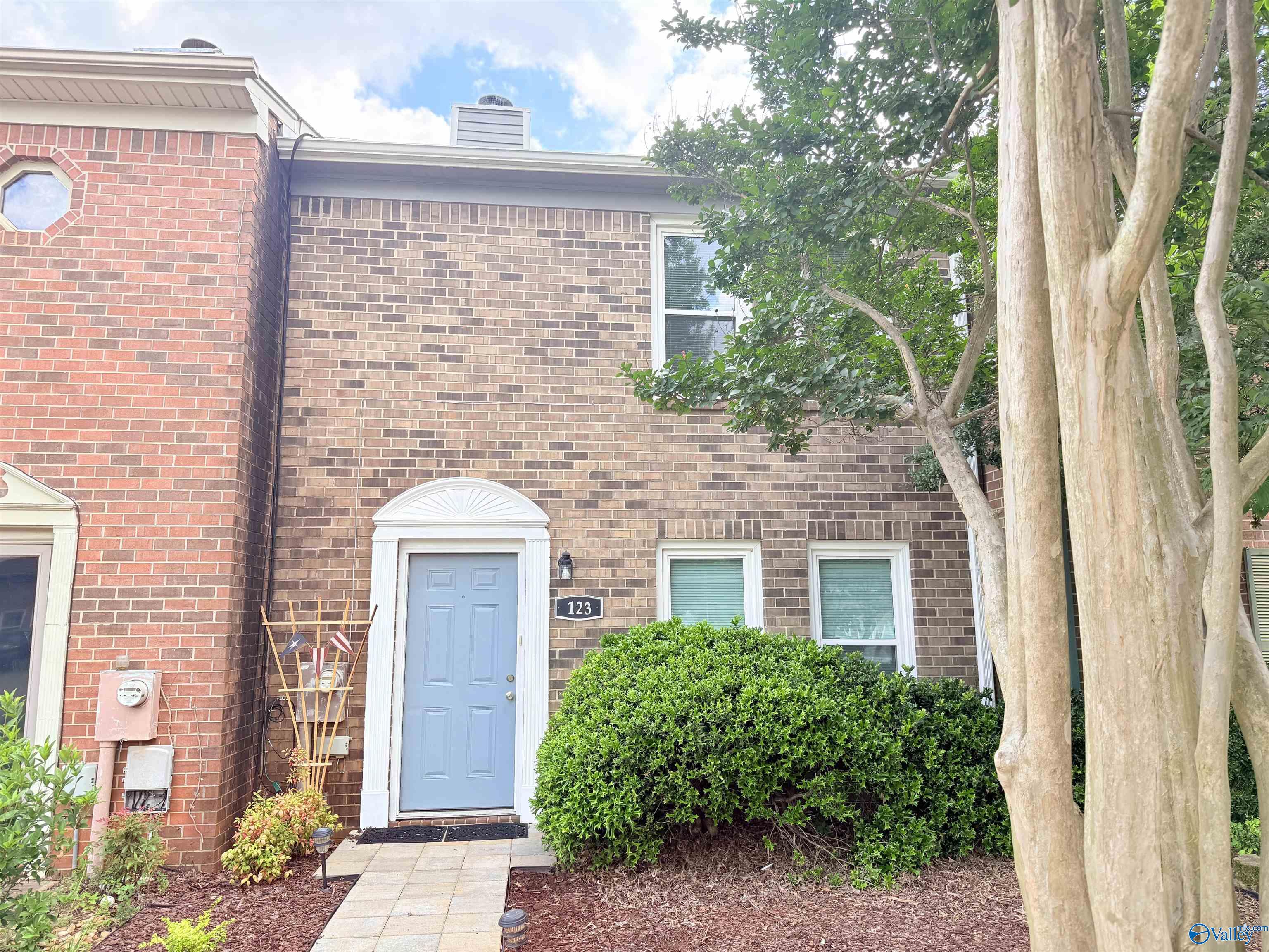 123 Cresent Circle