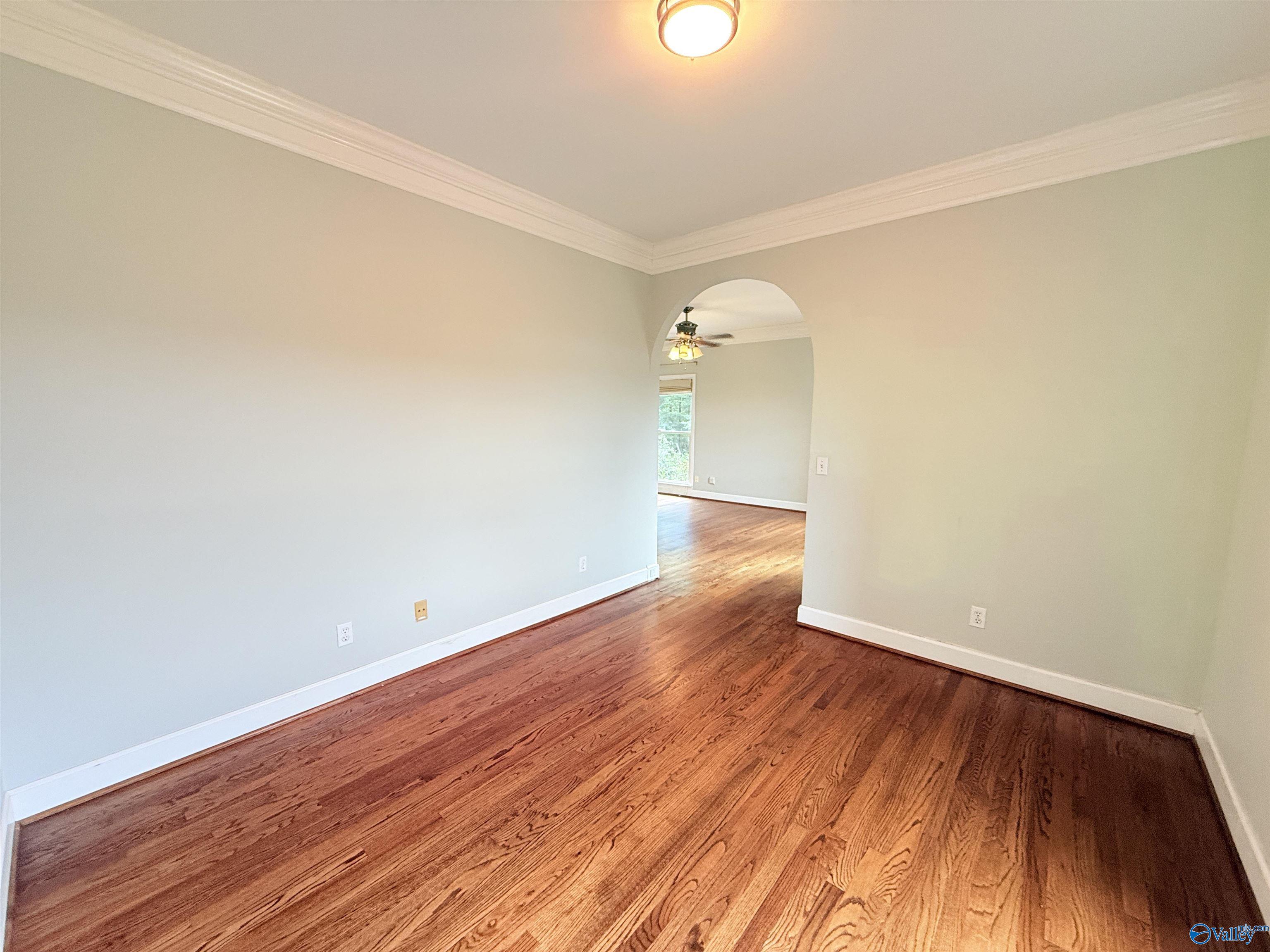 2032 Hualapai Lane