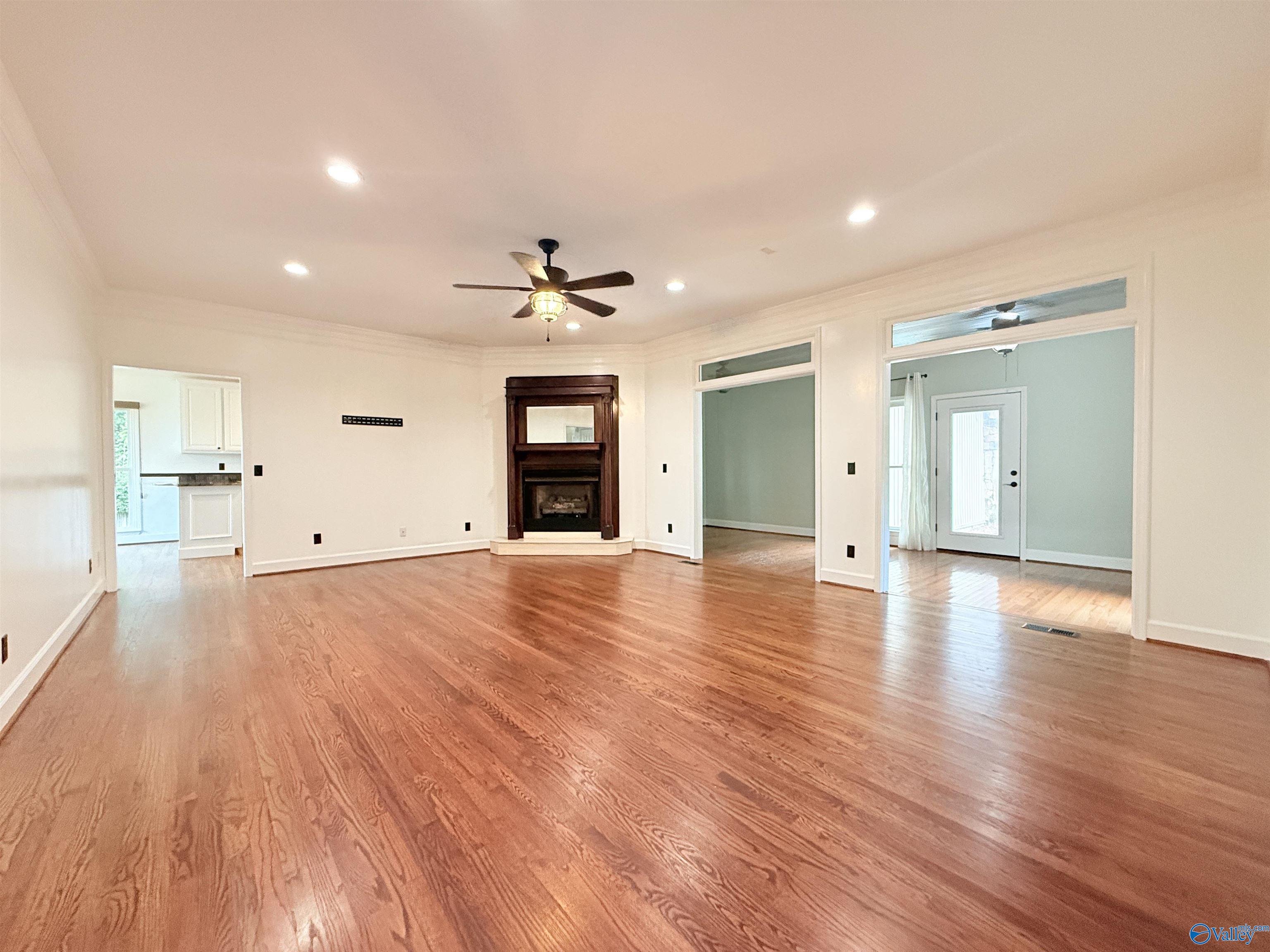 2032 Hualapai Lane