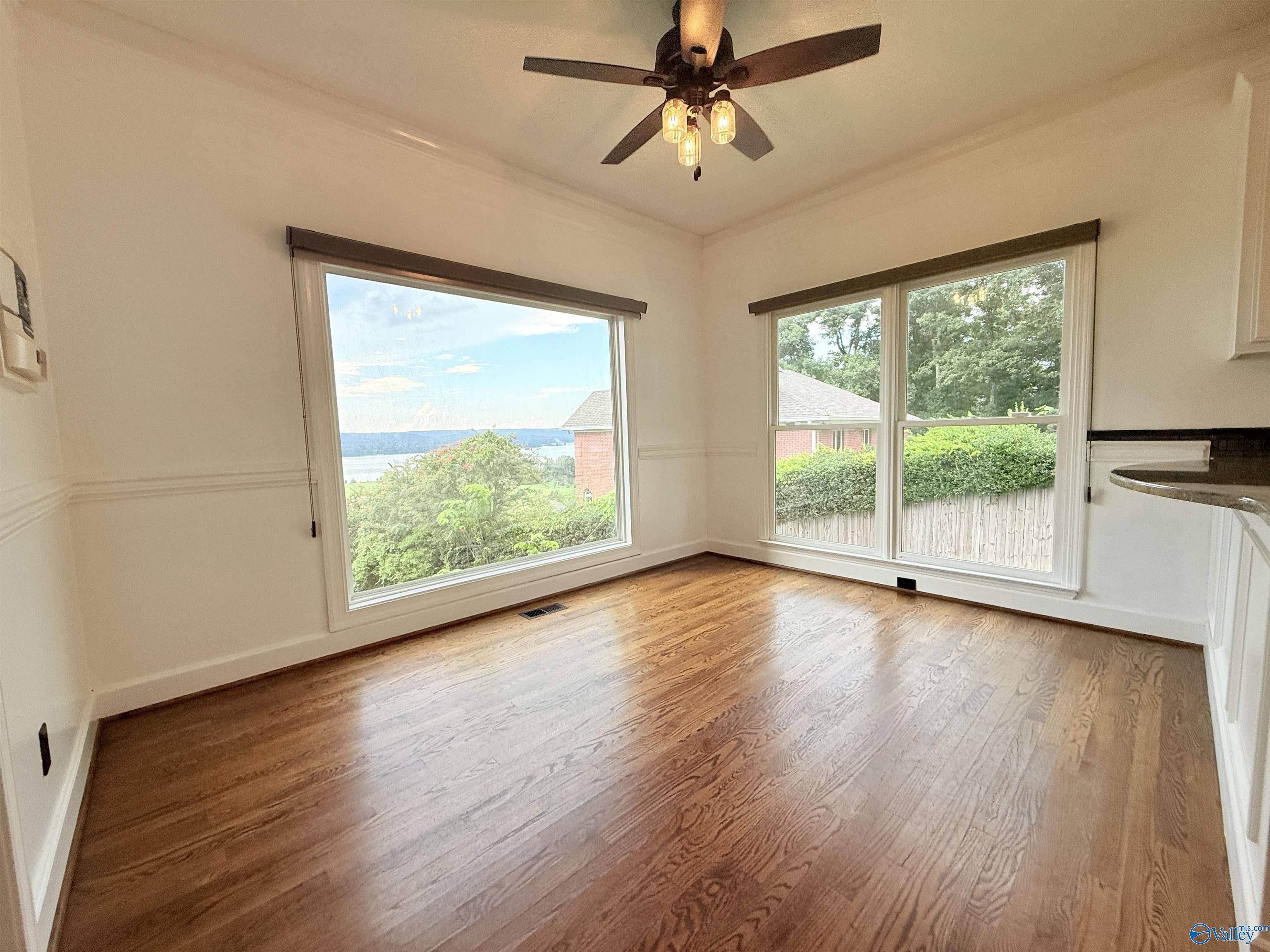 2032 Hualapai Lane