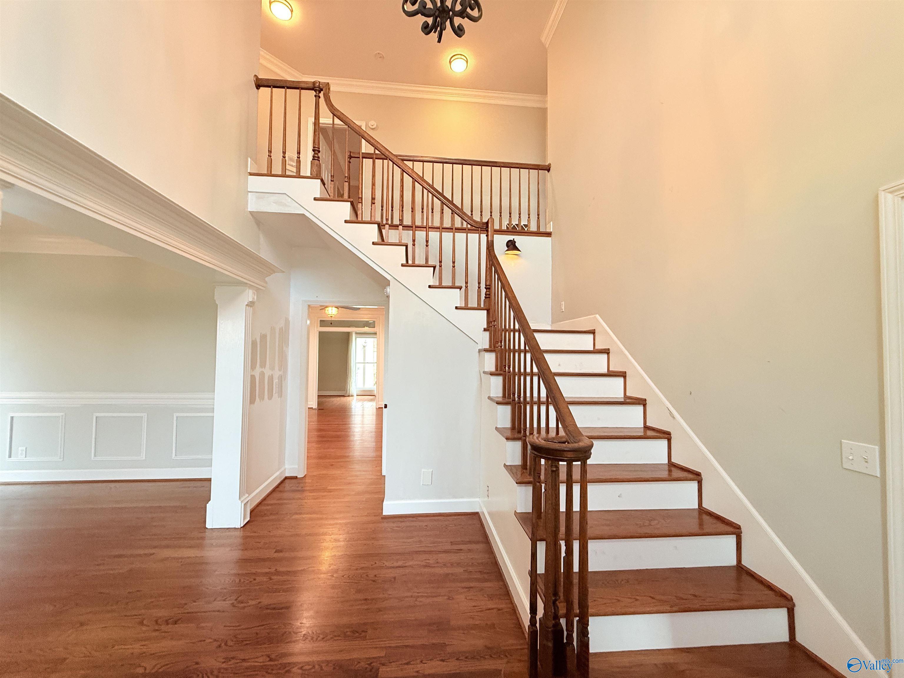 2032 Hualapai Lane