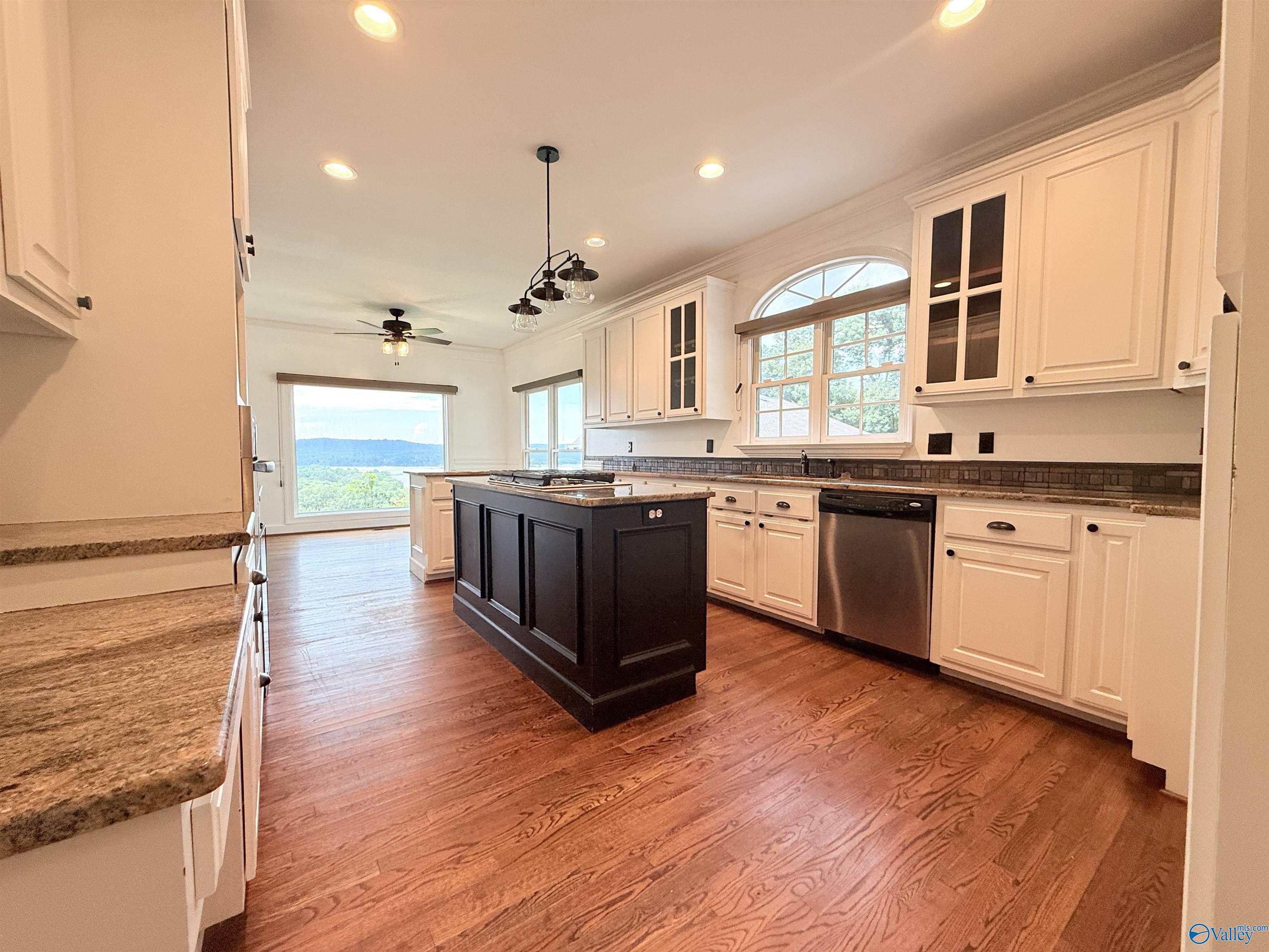 2032 Hualapai Lane