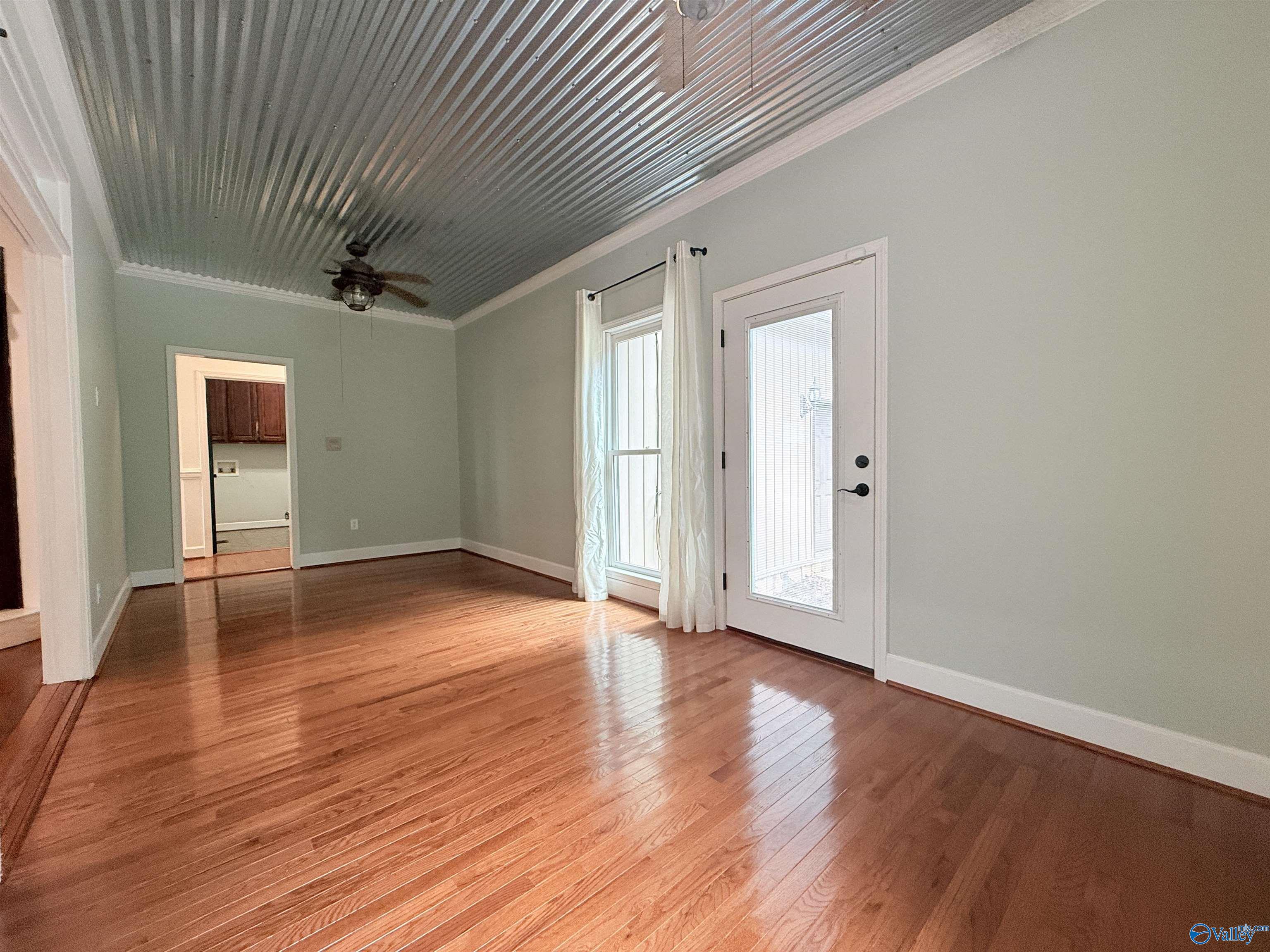 2032 Hualapai Lane