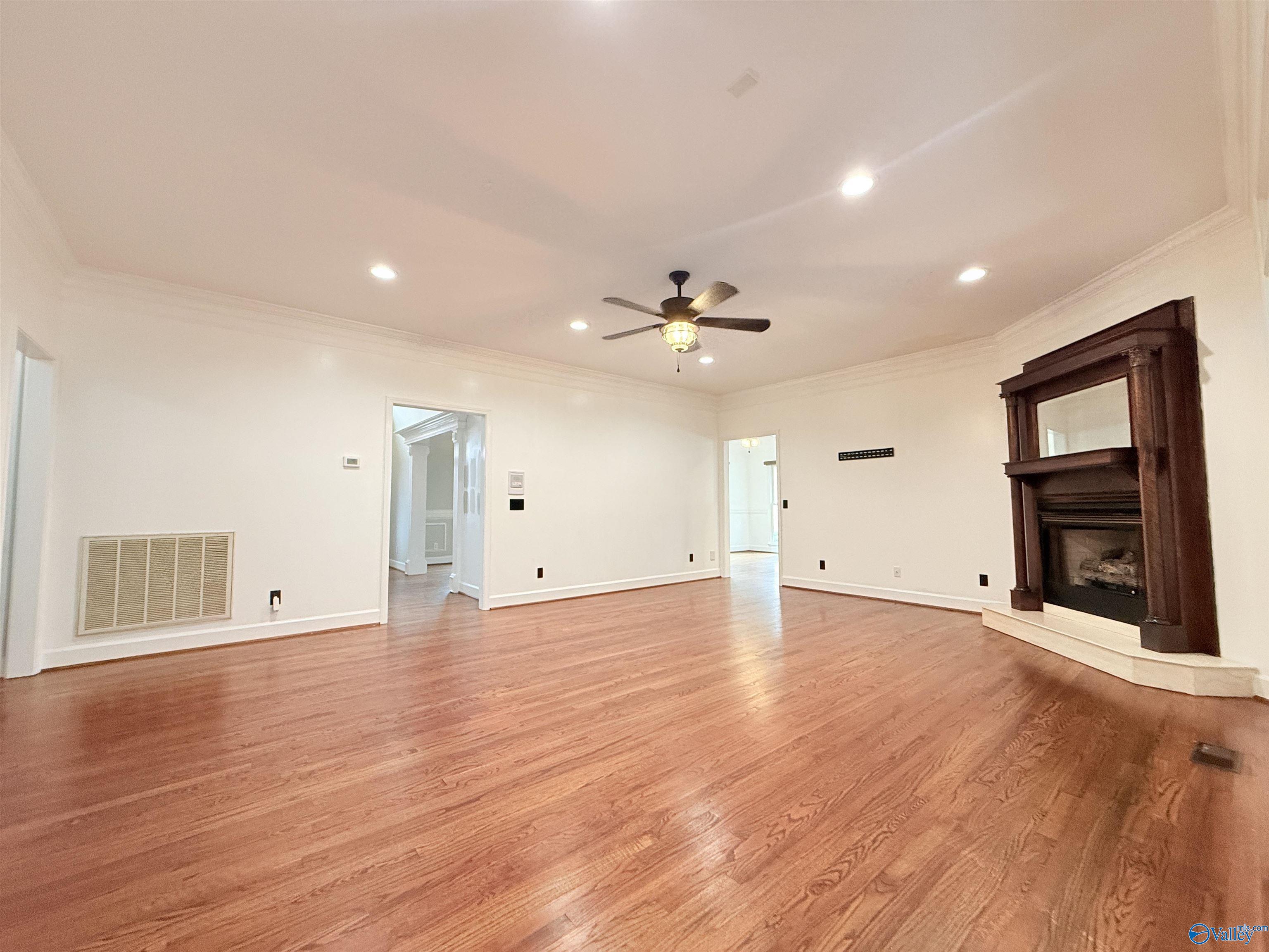 2032 Hualapai Lane