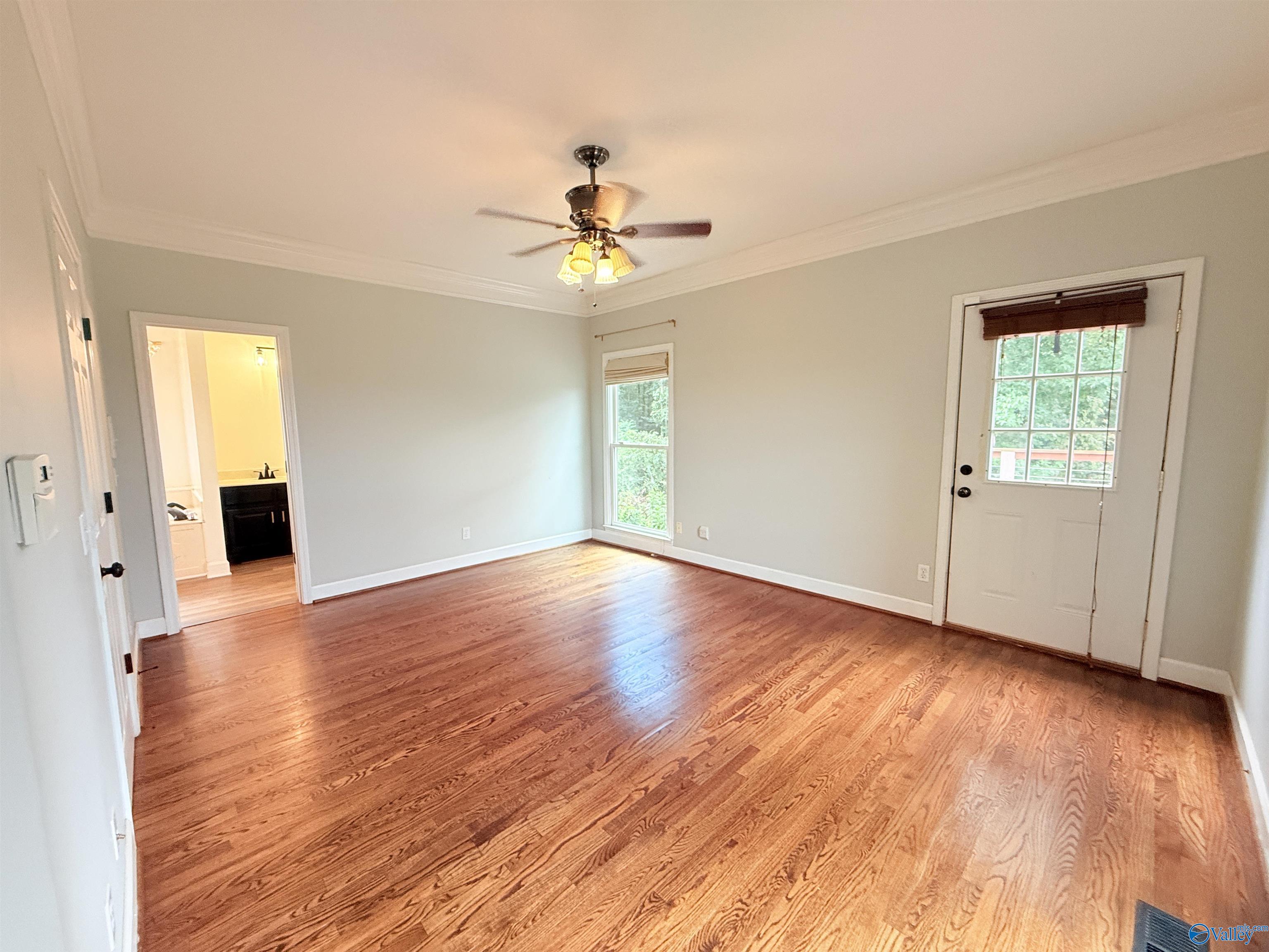 2032 Hualapai Lane