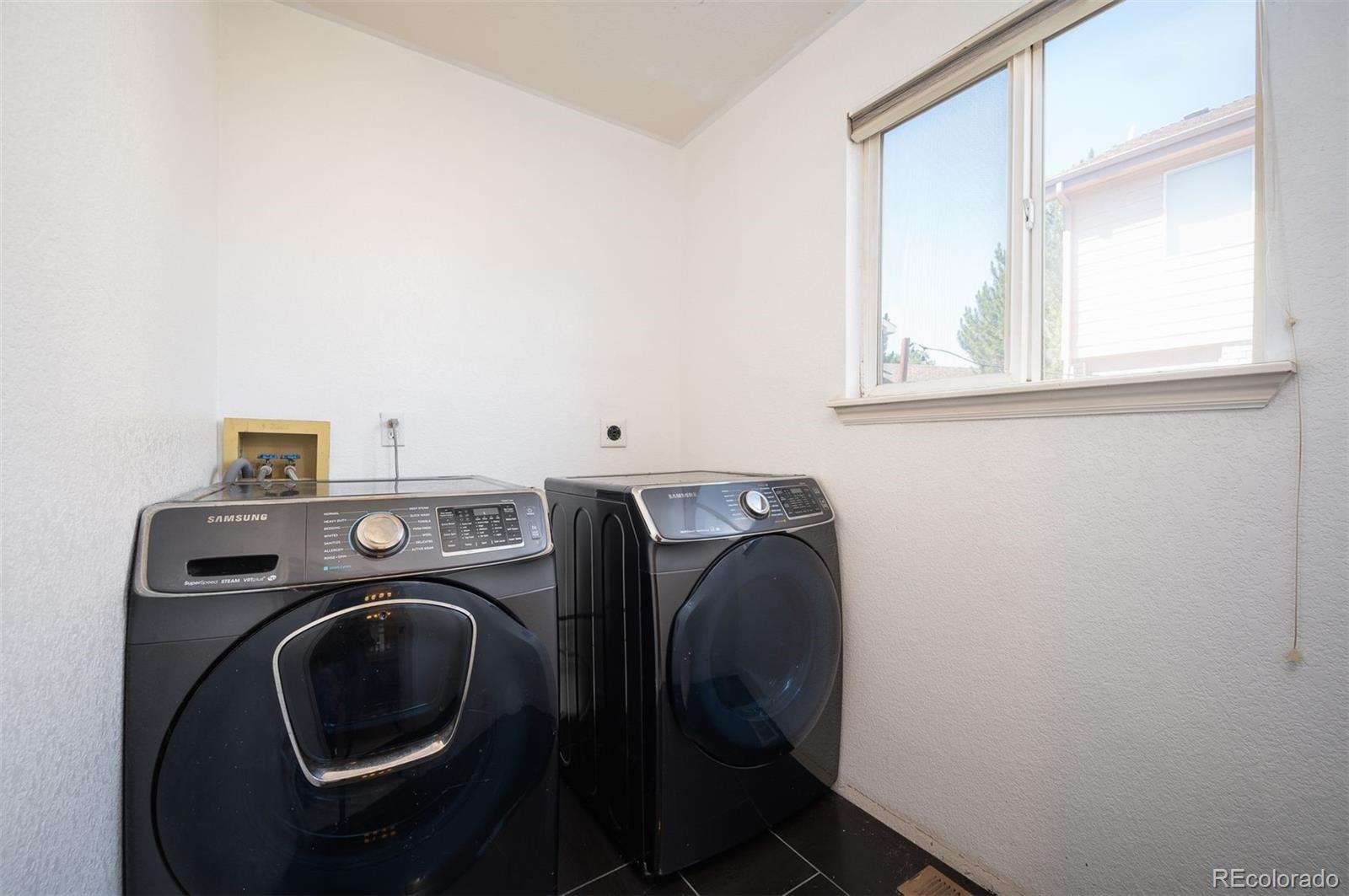 2764 Fernwood Pl