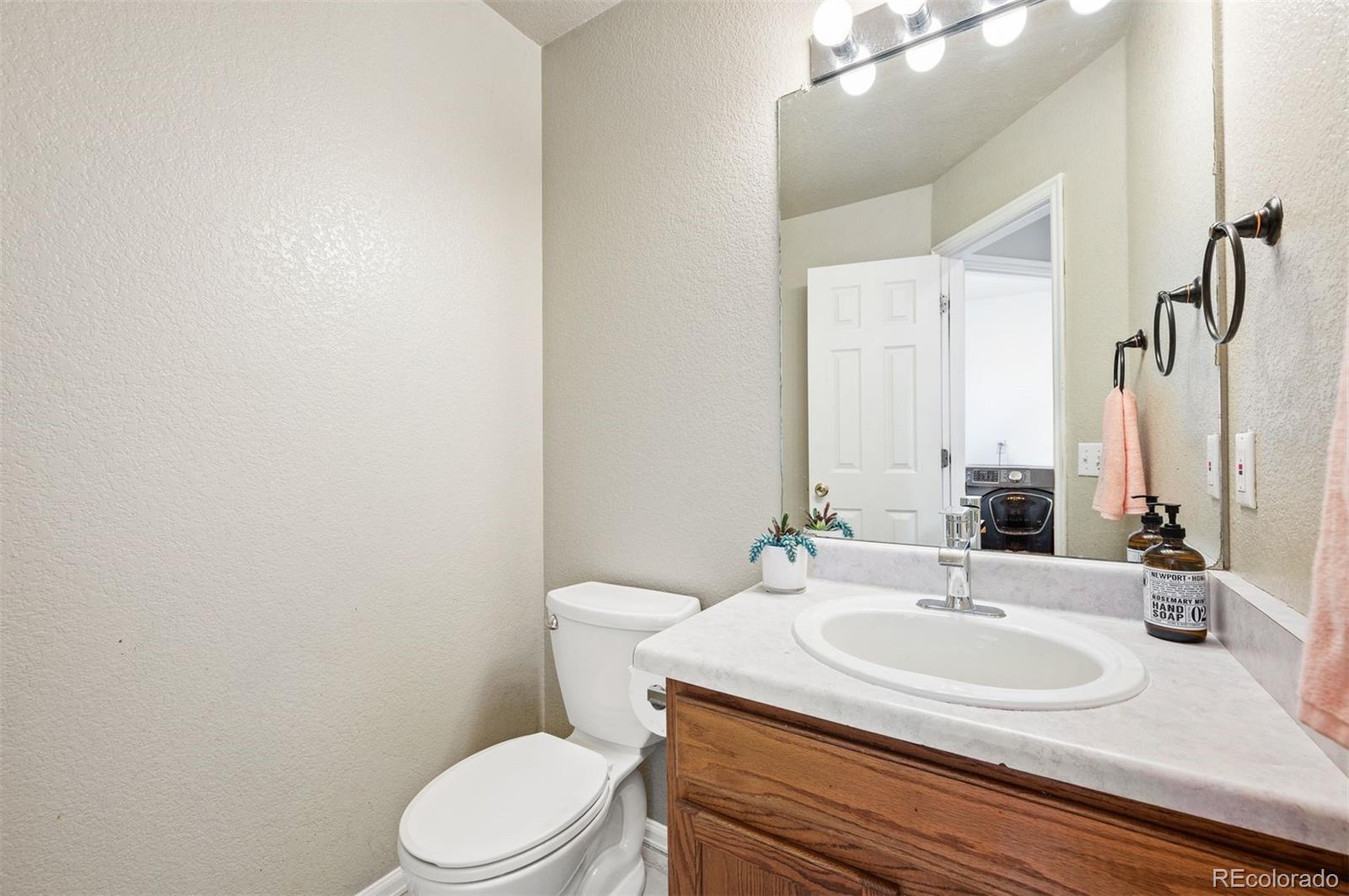 2764 Fernwood Pl