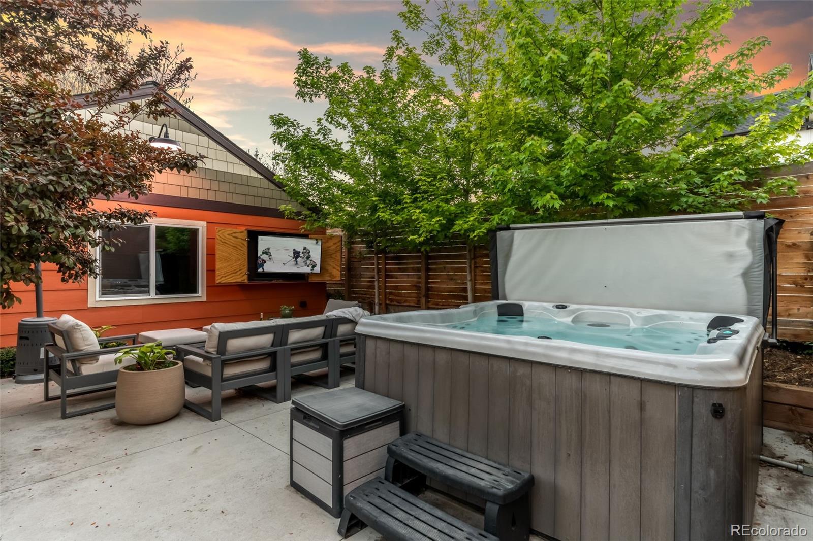 3250 W Hayward Place