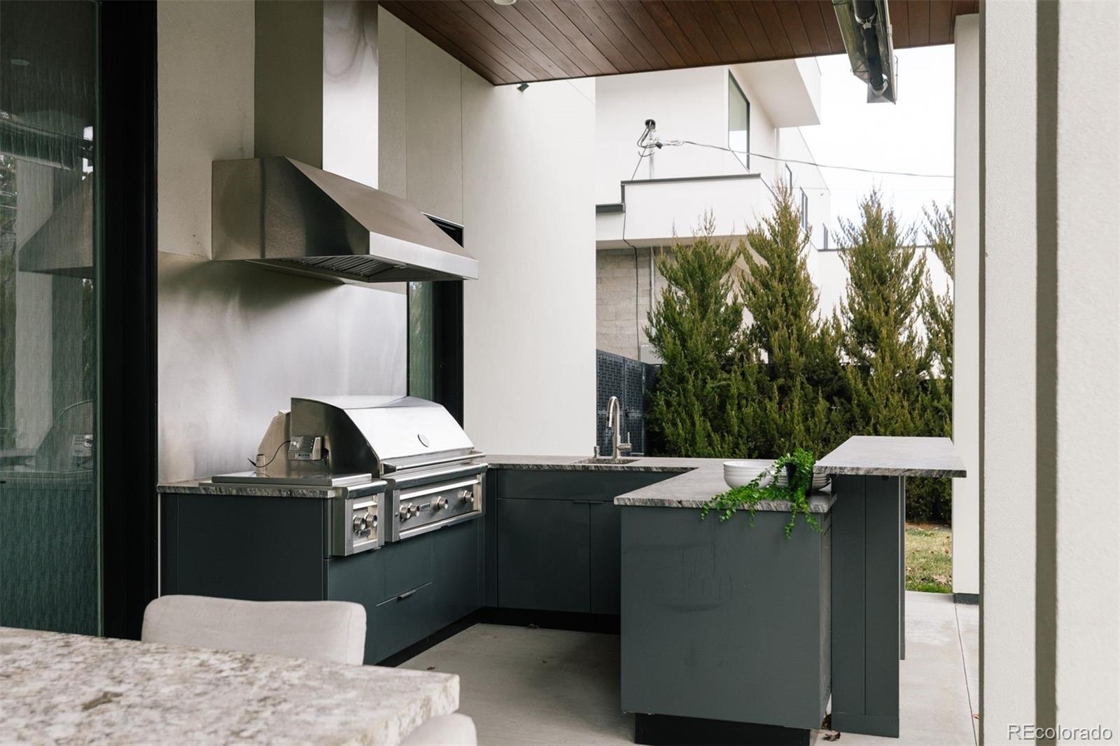 164 S Fairfax Street