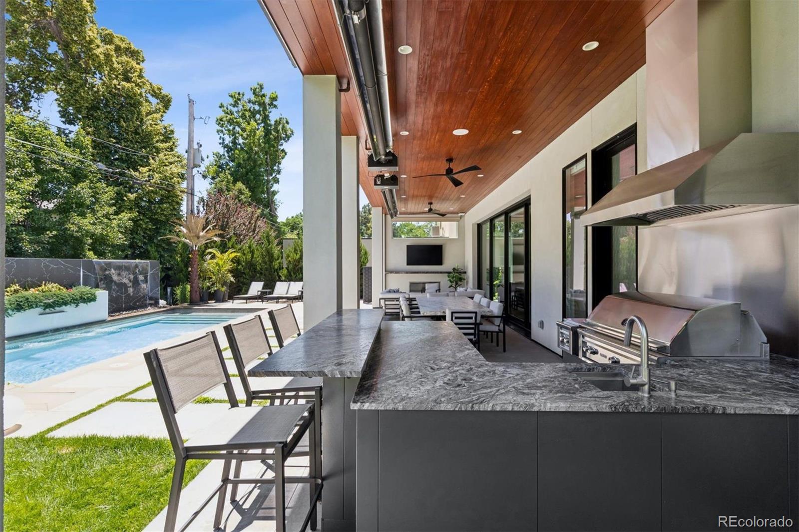 164 S Fairfax Street