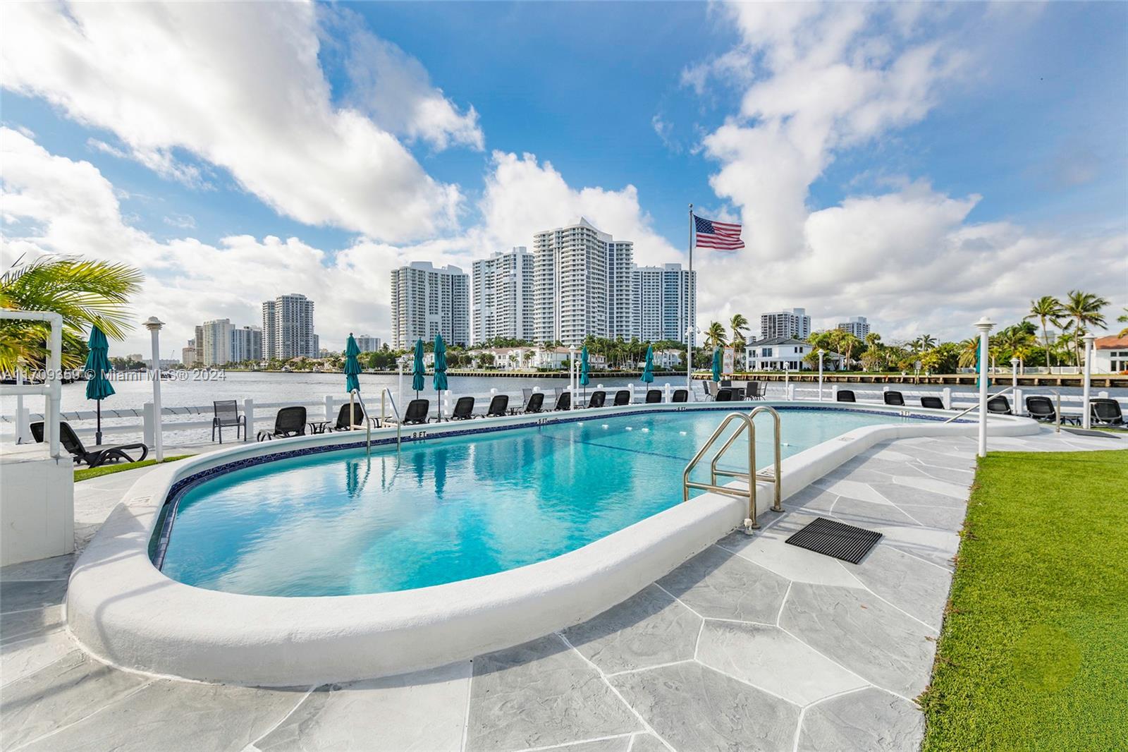 3209 S Ocean Dr # 3M