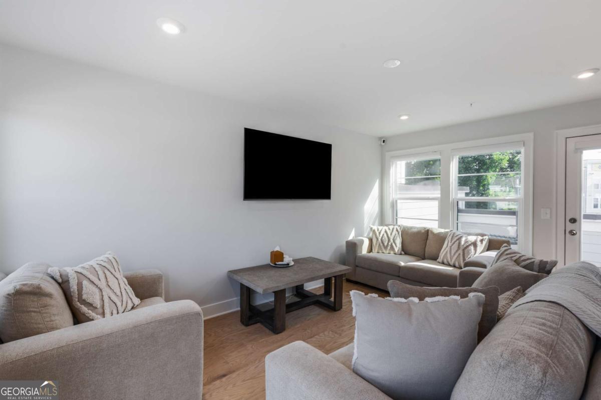 2161 Burnside Drive NW