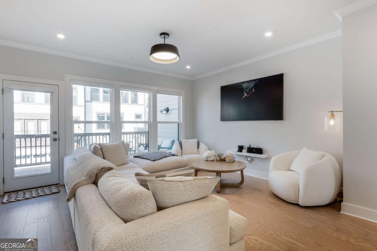 2161 Burnside Drive NW