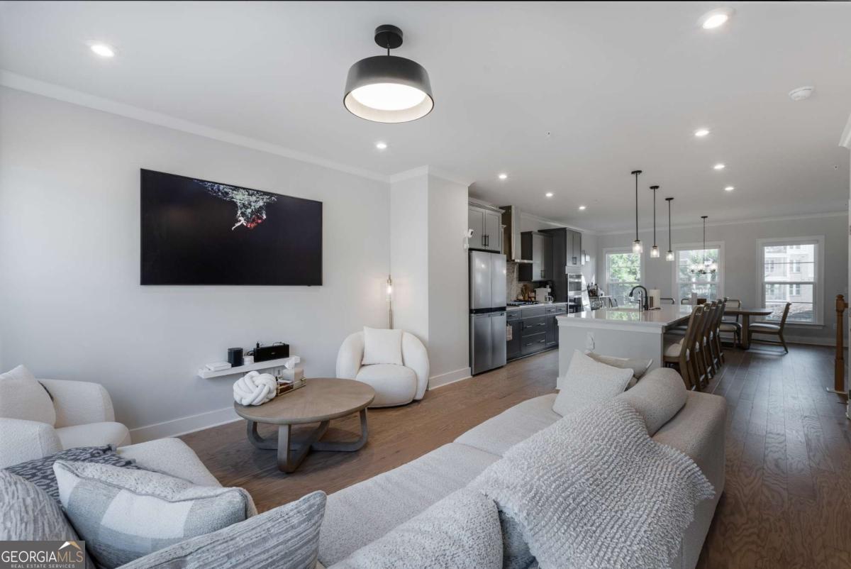 2161 Burnside Drive NW