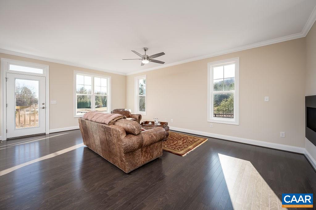 10 BARTHOLOMEW PL Unit: Lot 10