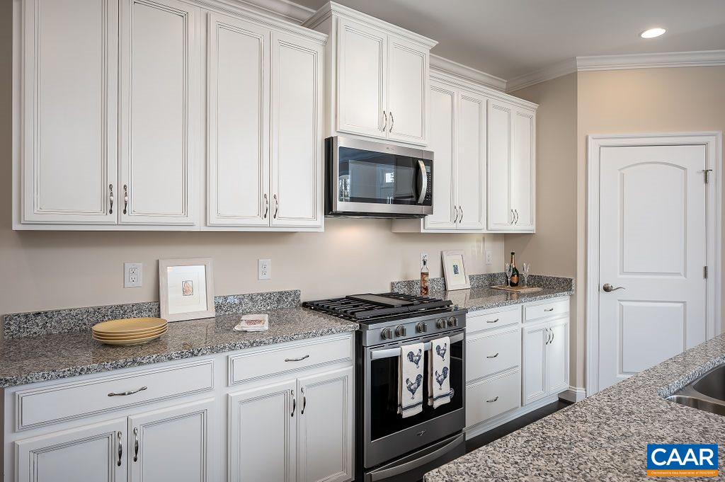 10 BARTHOLOMEW PL Unit: Lot 10